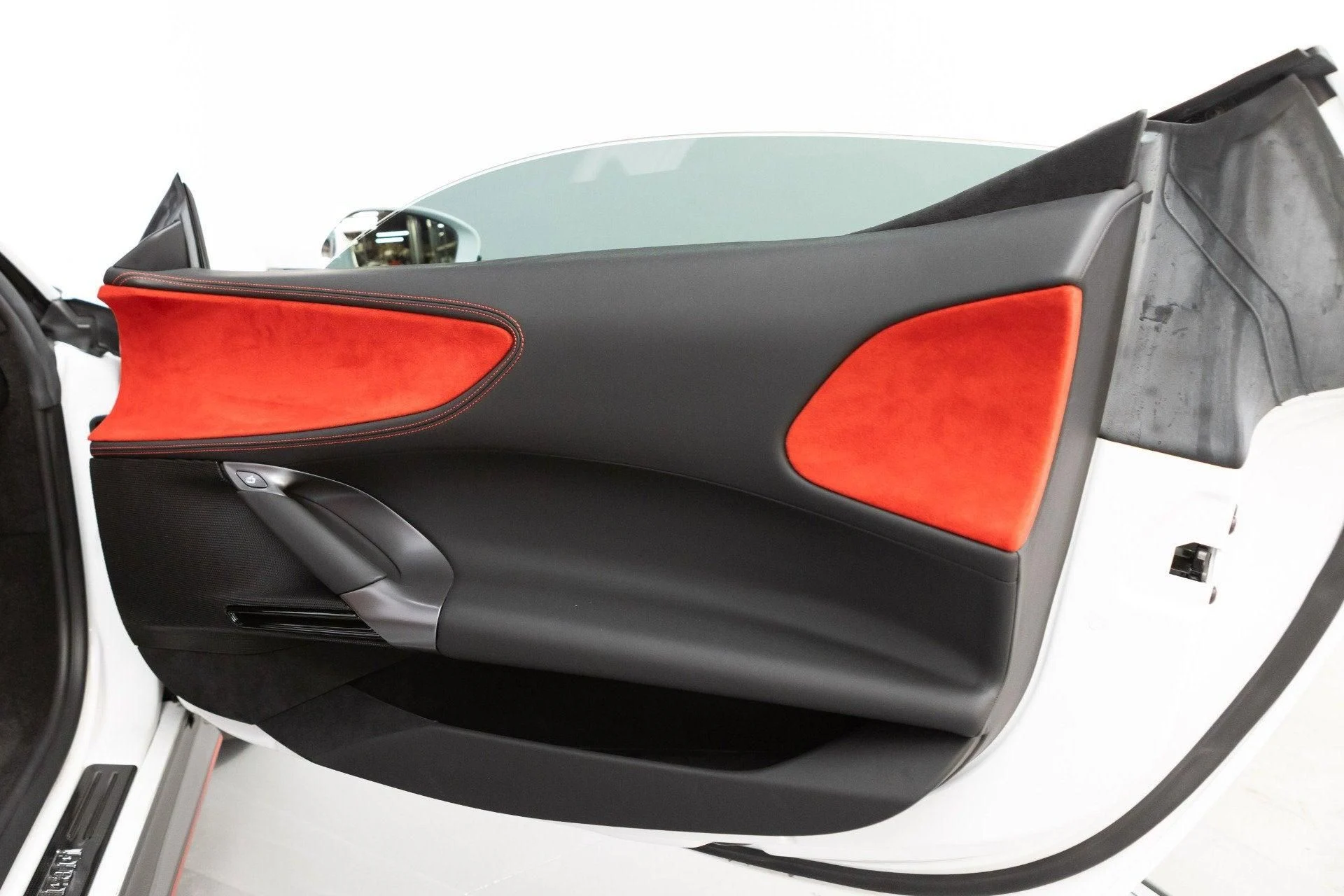 mph071_4076748081_Used_2022_Ferrari_SF_90_Spider_1777382788_1adca73317