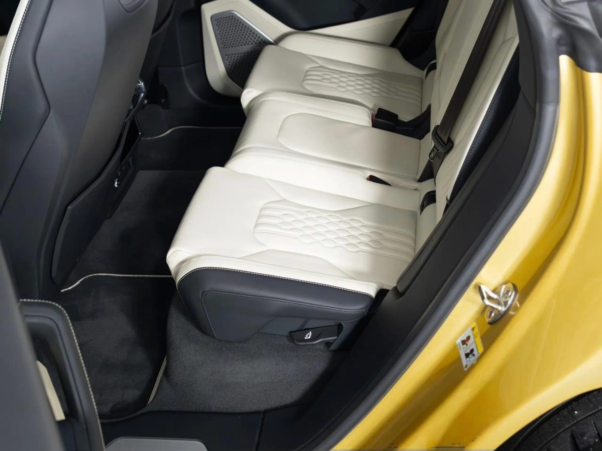 mph071_407876958_Used_2023_Lamborghini_Urus_S_1785169230_50a19770a0