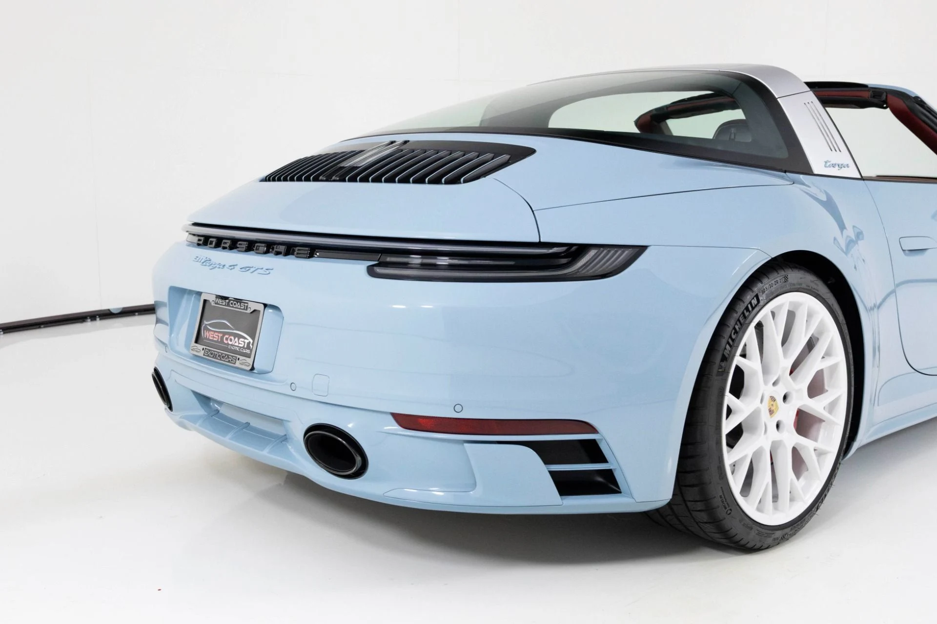 mph071_420366551_Used_2023_Porsche_911_Targa_4_GTS_1762298469_130f3c0059