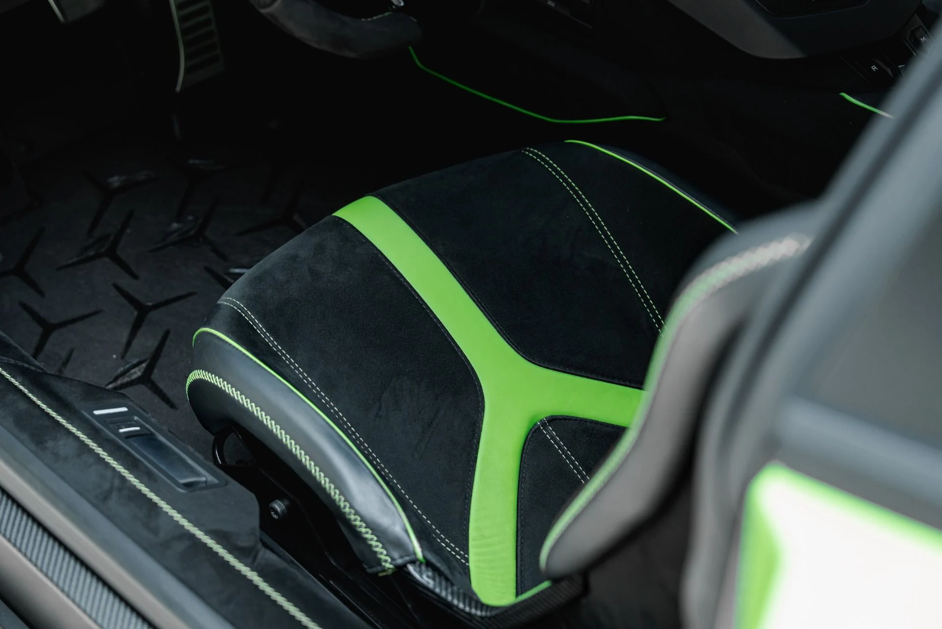mph071_44066839_Used_2019_Lamborghini_Aventador_LP_770_4_SVJ_1789598597_1bb79ed60a