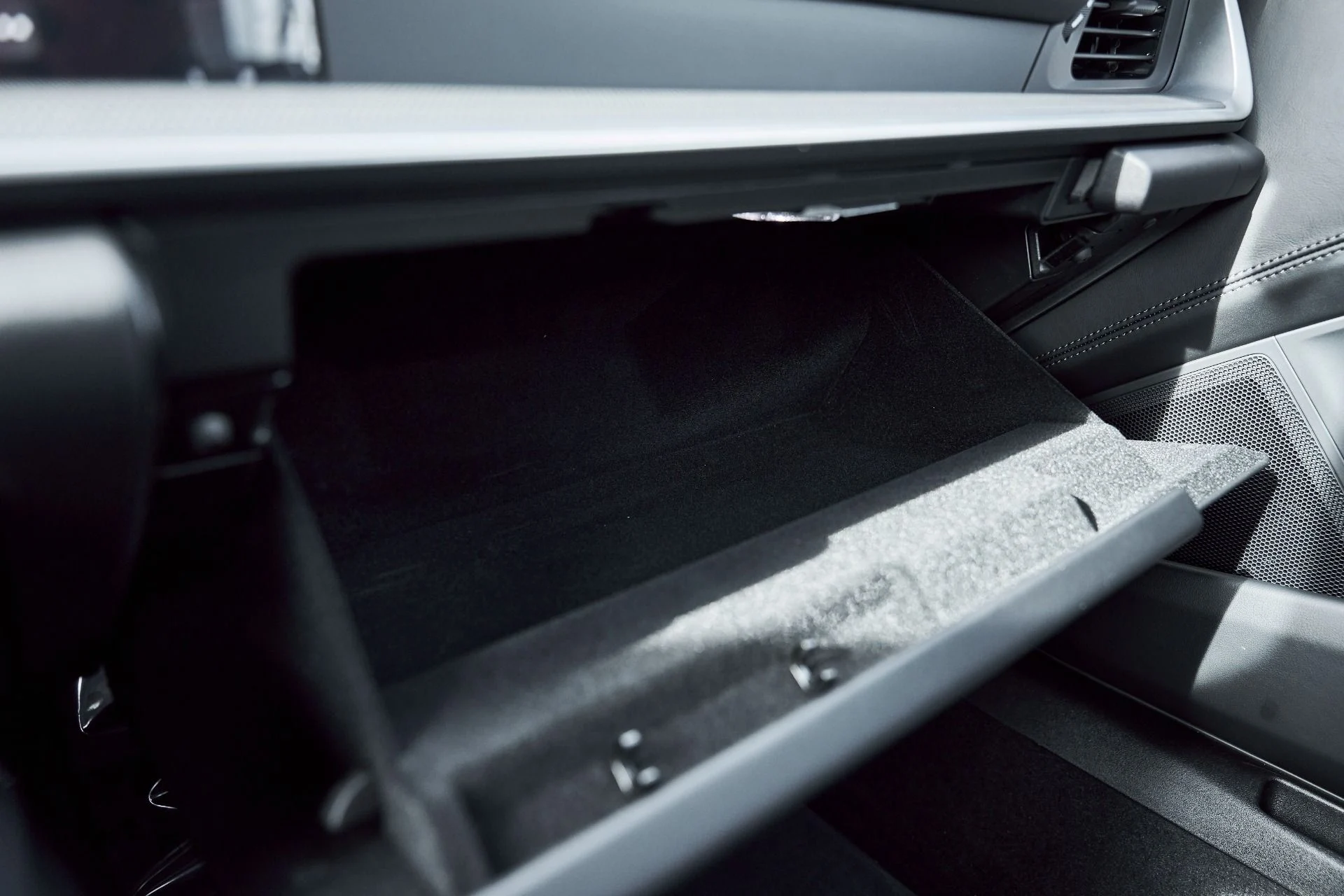 mph071_503960220_Used_2024_Porsche_911_Turbo_1767745825_161cf172af