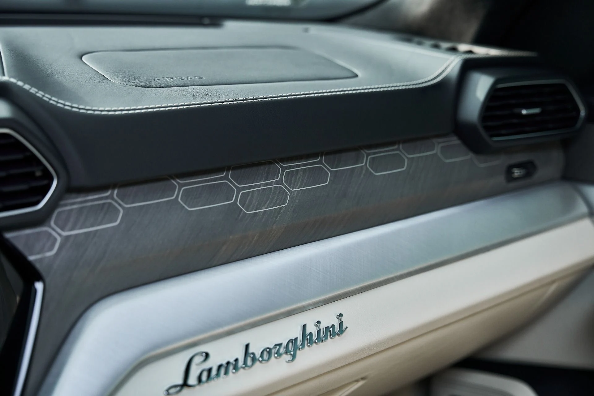 mph071_515847533_Used_2021_Lamborghini_Urus_1771117282_94026604a0