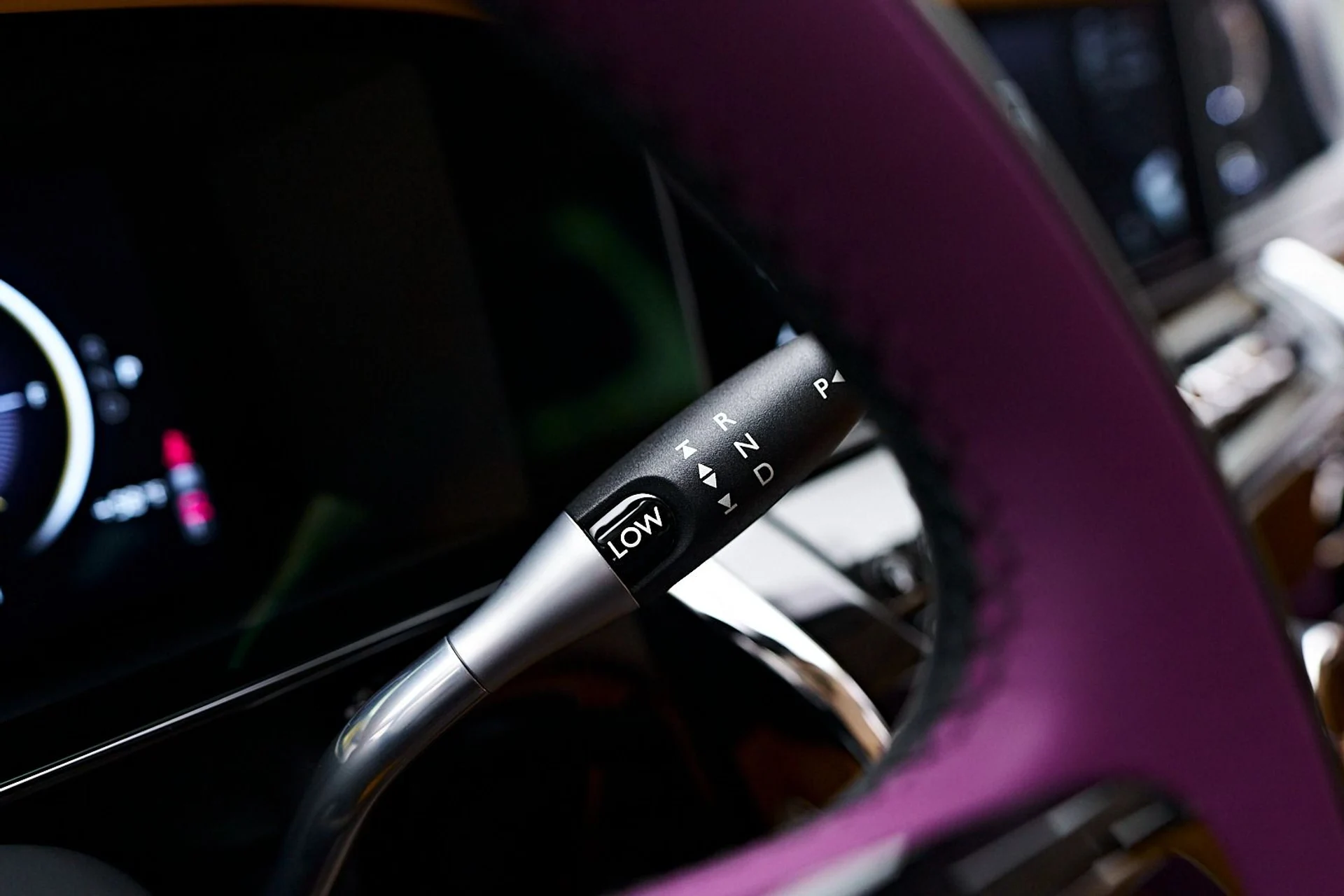 mph071_604521786_Used_2025_Rolls_Royce_Cullinan_Base_1736646133_ee92fad0e6