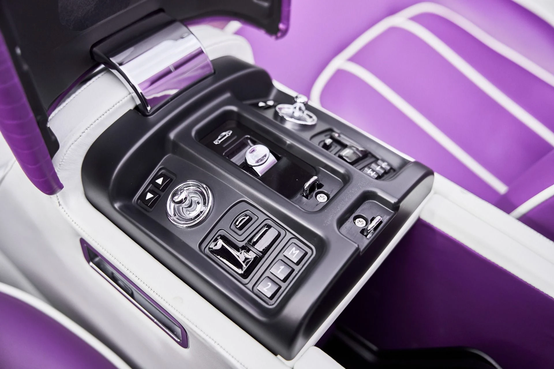 mph071_628954865_Used_2008_Rolls_Royce_Phantom_Drophead_Coupe_Base_1769136106_d53caed69b