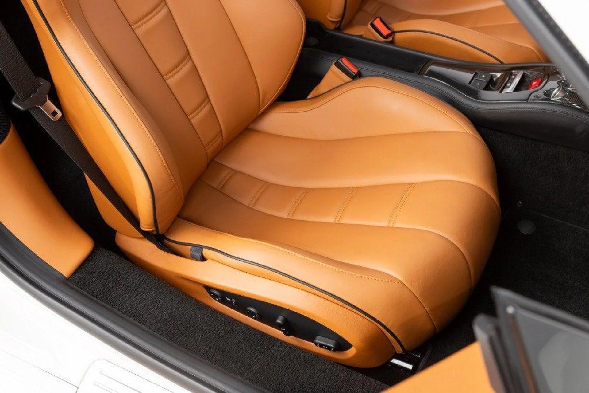 mph071_647246992_Used_2014_Ferrari_458_Spider_1788615035_2ffe57f97b