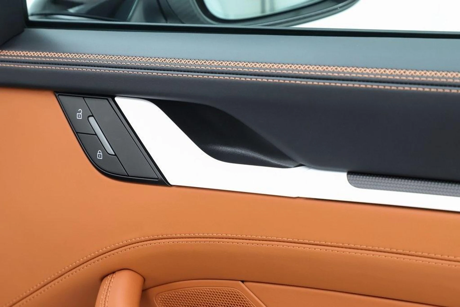 mph071_774466944_5_AW_4_W2_GD_Rn_J_Xibi_Ro_Xk_YD_Hd_OKPY_8542292096