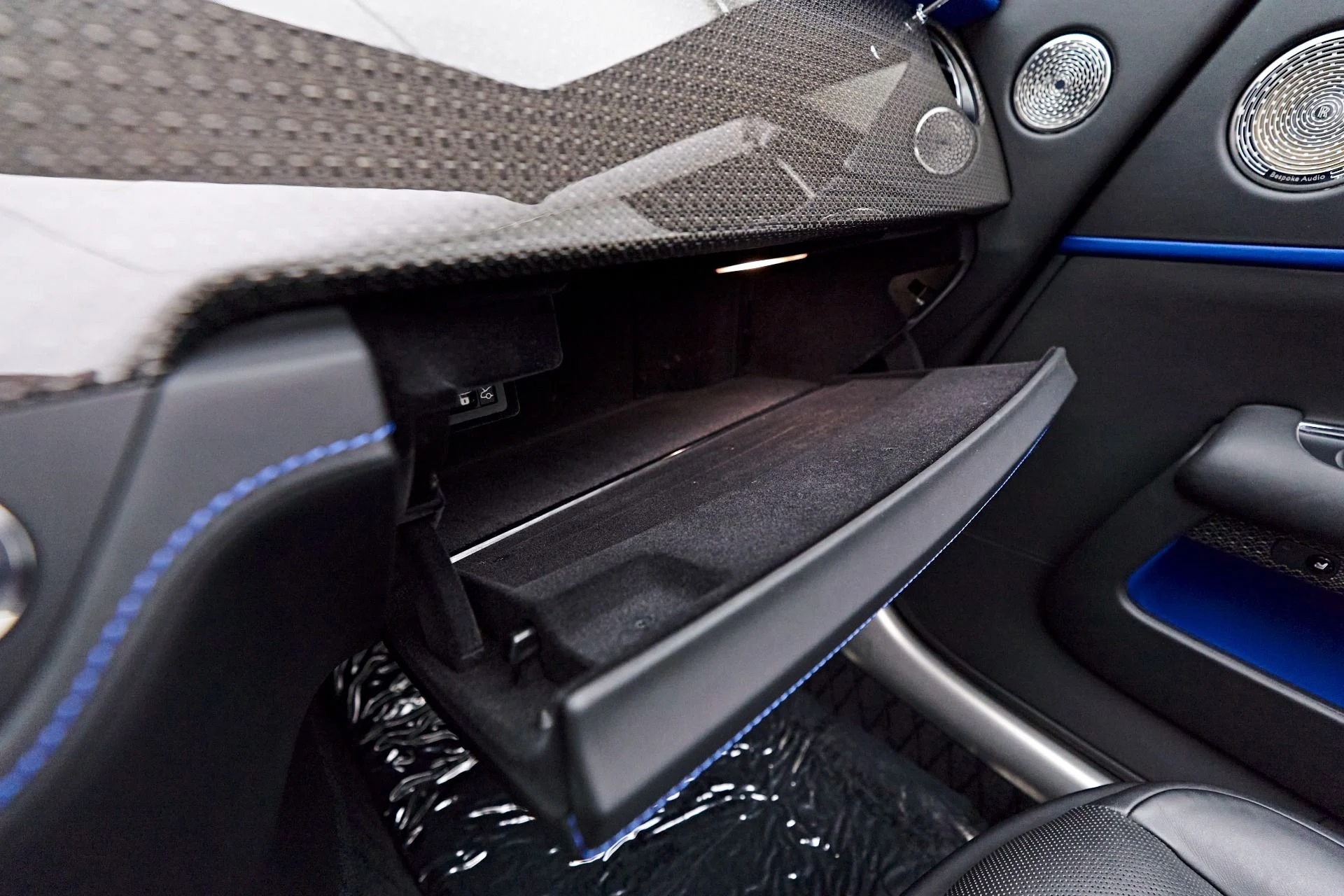 mph071_839977027_Used_2018_Rolls_Royce_Dawn_Base_1712097649_c672f50772