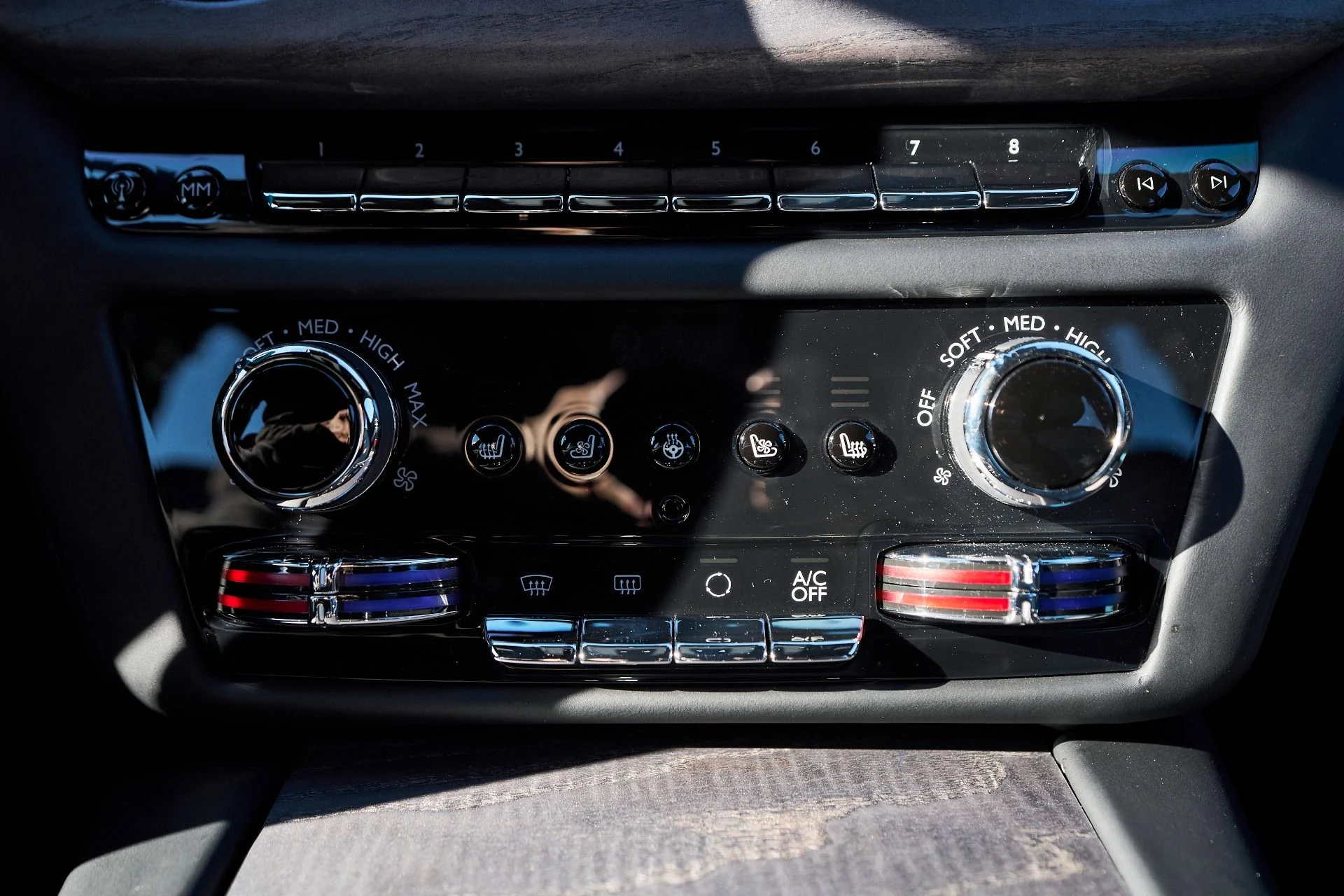 mph071_84566249_Used_2025_Rolls_Royce_Ghost_Base_1765592296_6f280efdfe