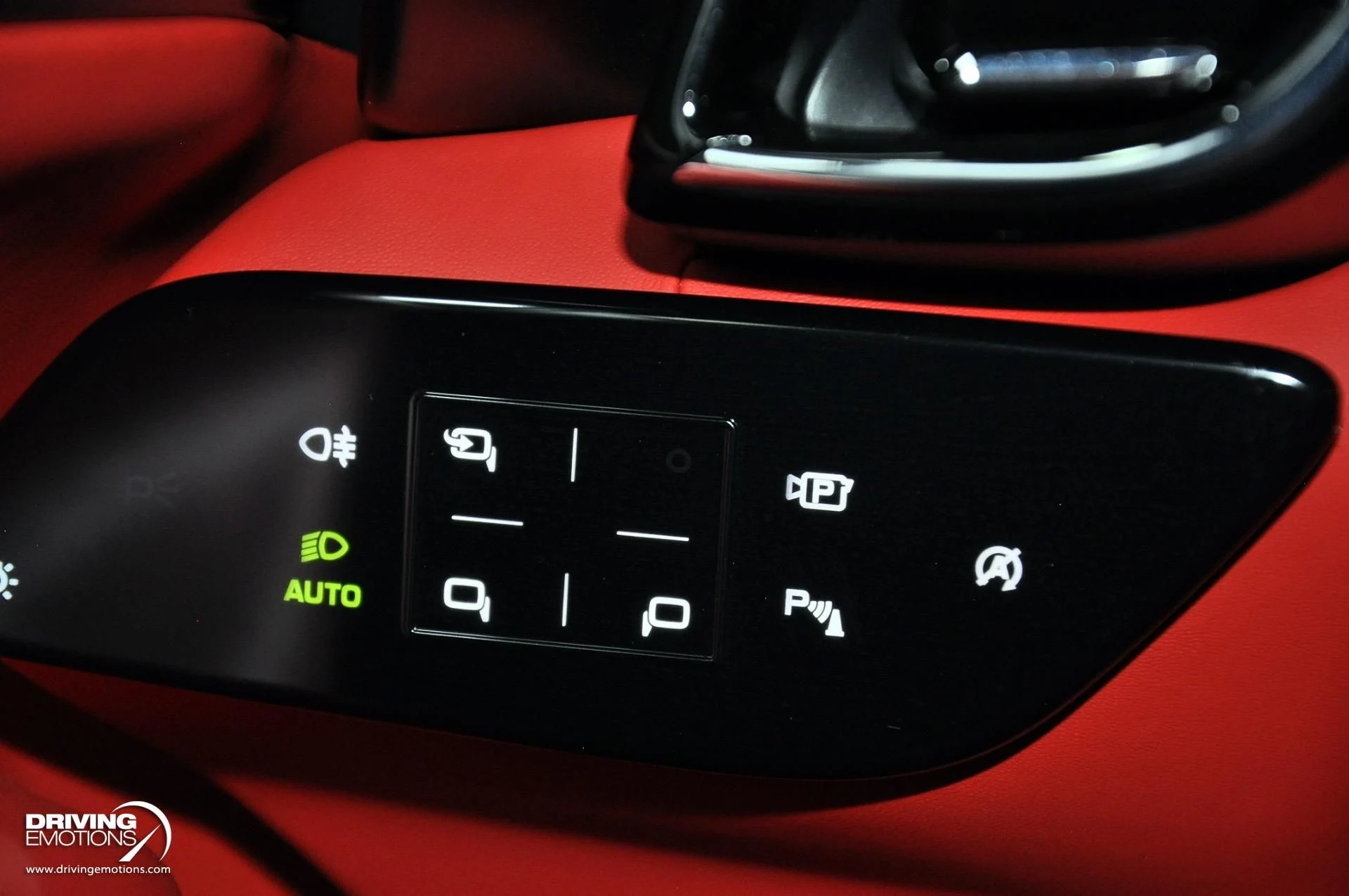 mph071_889936210_882_p72_l_74779589c5