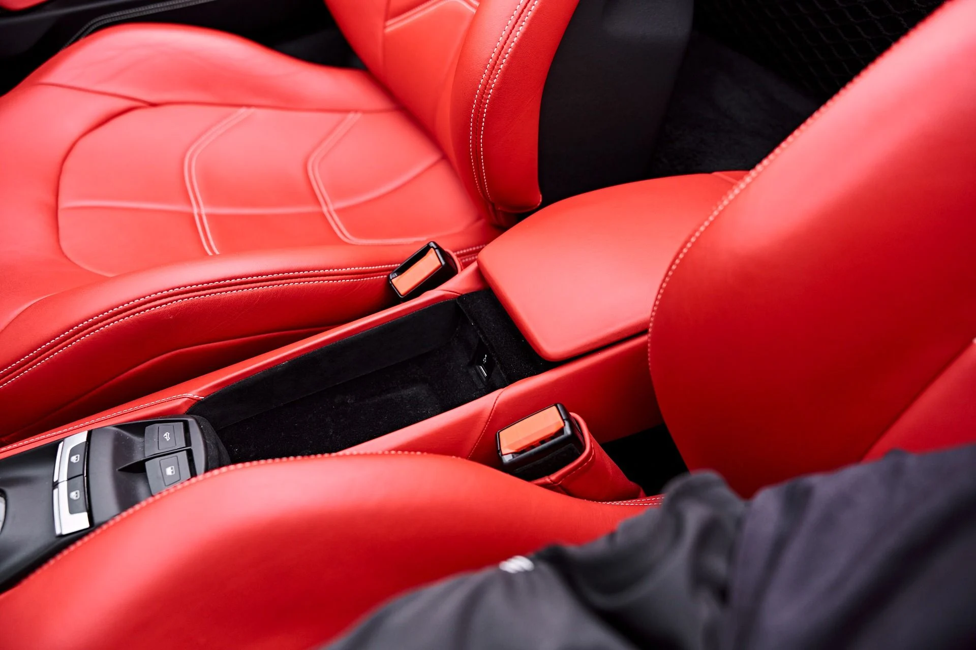 mph071_927152043_Used_2018_Ferrari_488_Spider_Base_1786671792_3a5ae17df3