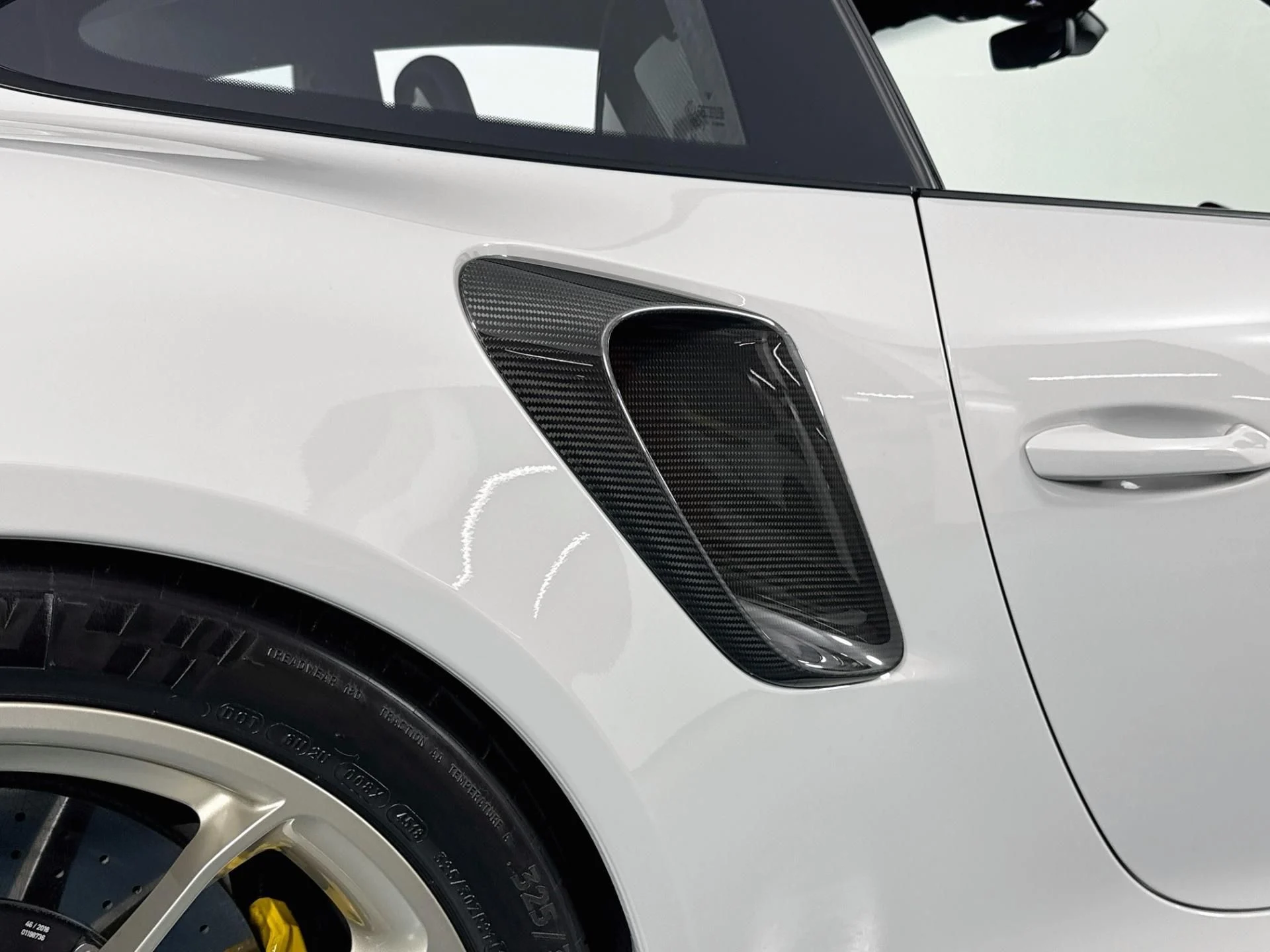 mph071_942059401_Used_2018_Porsche_911_GT_2_RS_1790873201_35e6b68b04