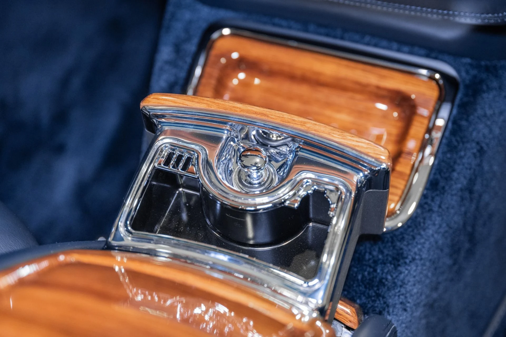 mph071_958217016_Used_2011_Rolls_Royce_Phantom_1782236449_827ef9c464