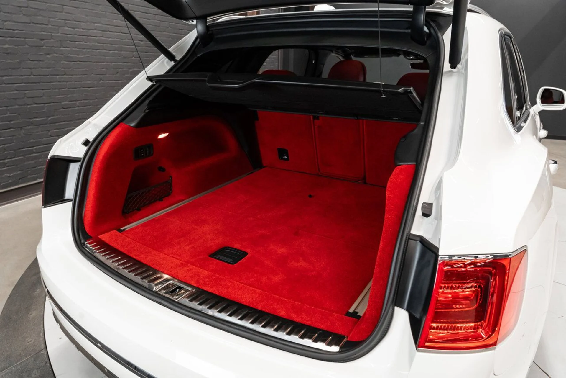 mph071_970855059_bentley_bentayga_2019_f9057c4697
