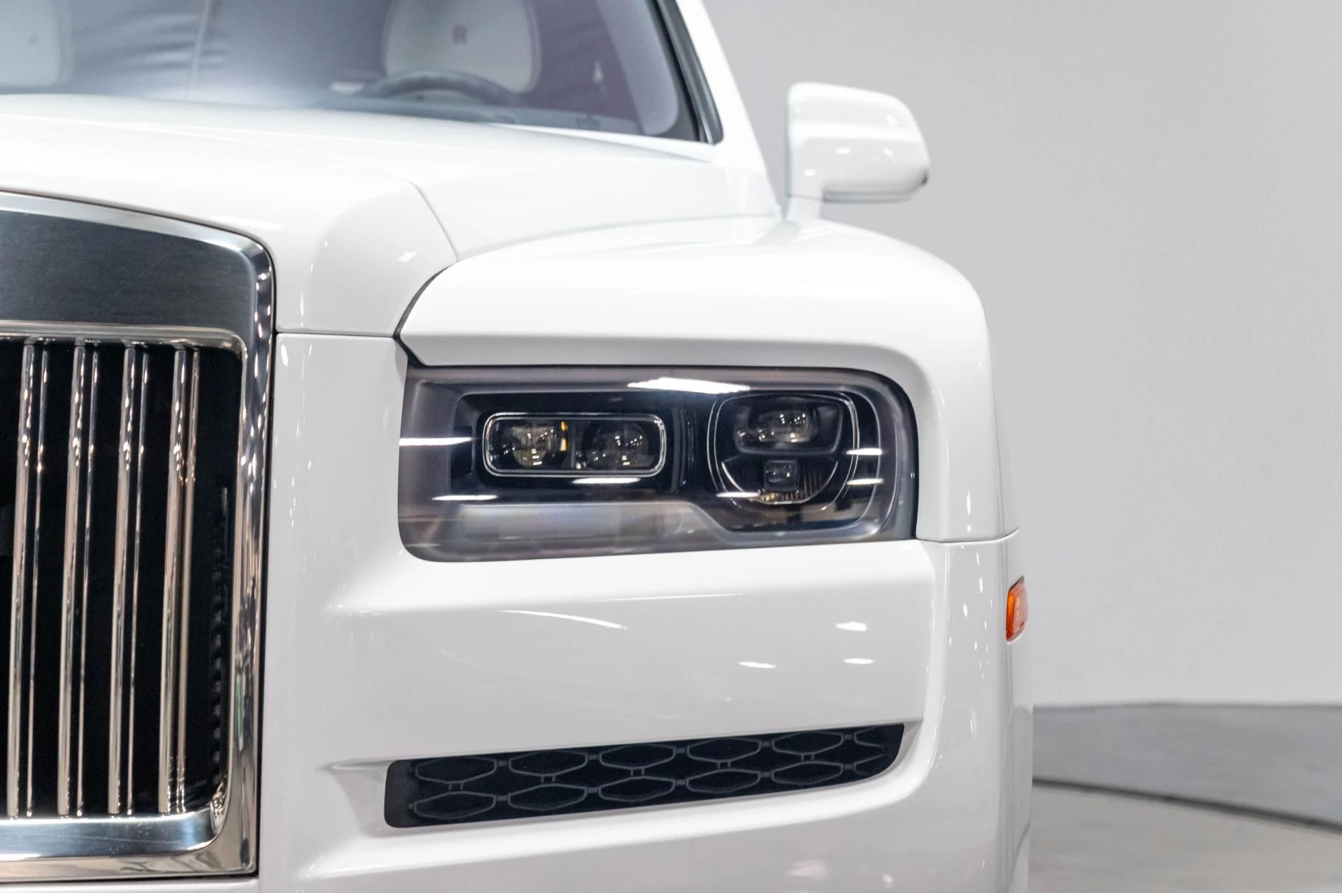 mph072_1037475592_Used_2023_Rolls_Royce_Cullinan_Base_1784654750_b6df663510