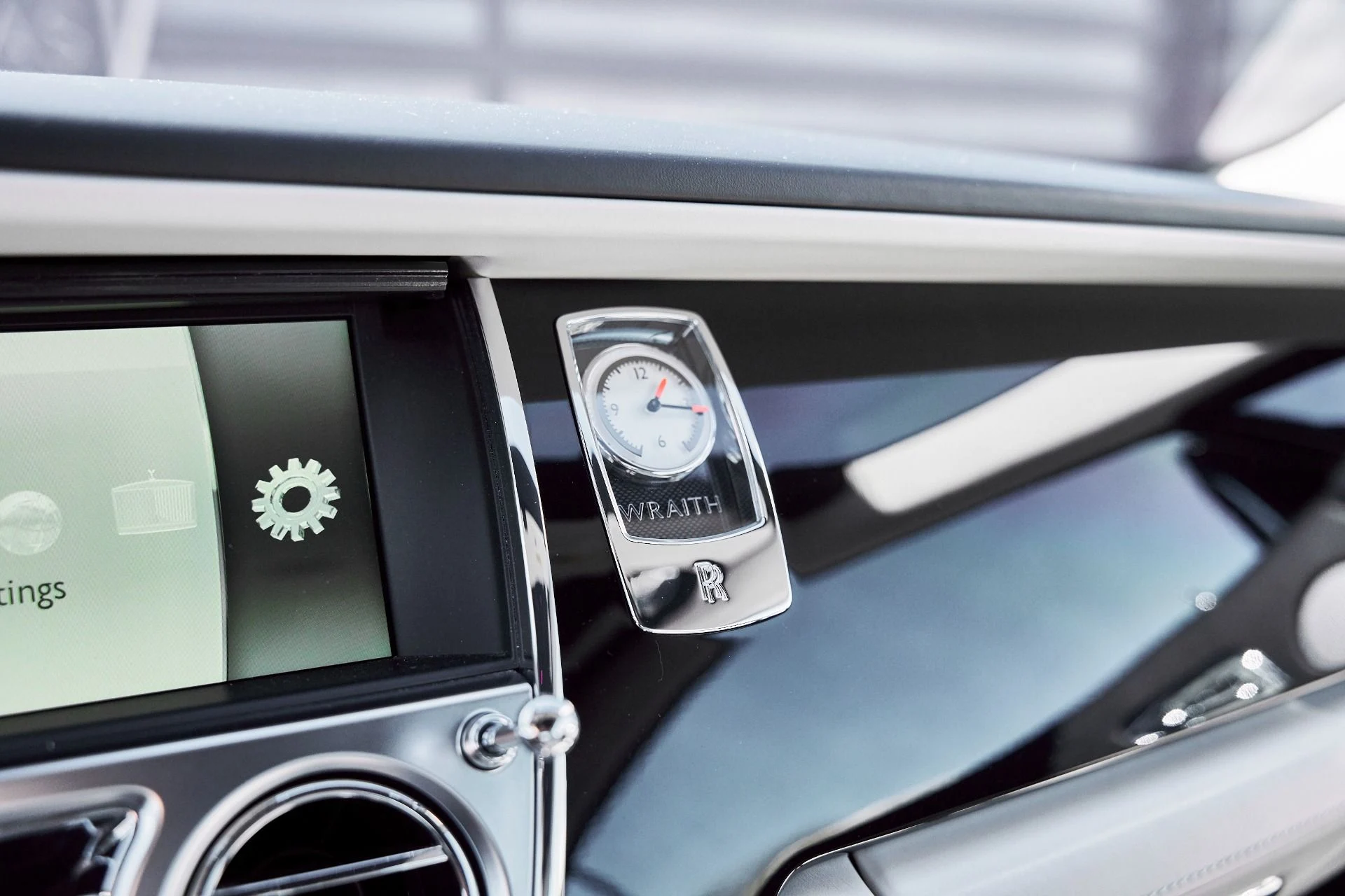 mph072_1058312944_Used_2015_Rolls_Royce_Wraith_1770669931_2f4b59f03e