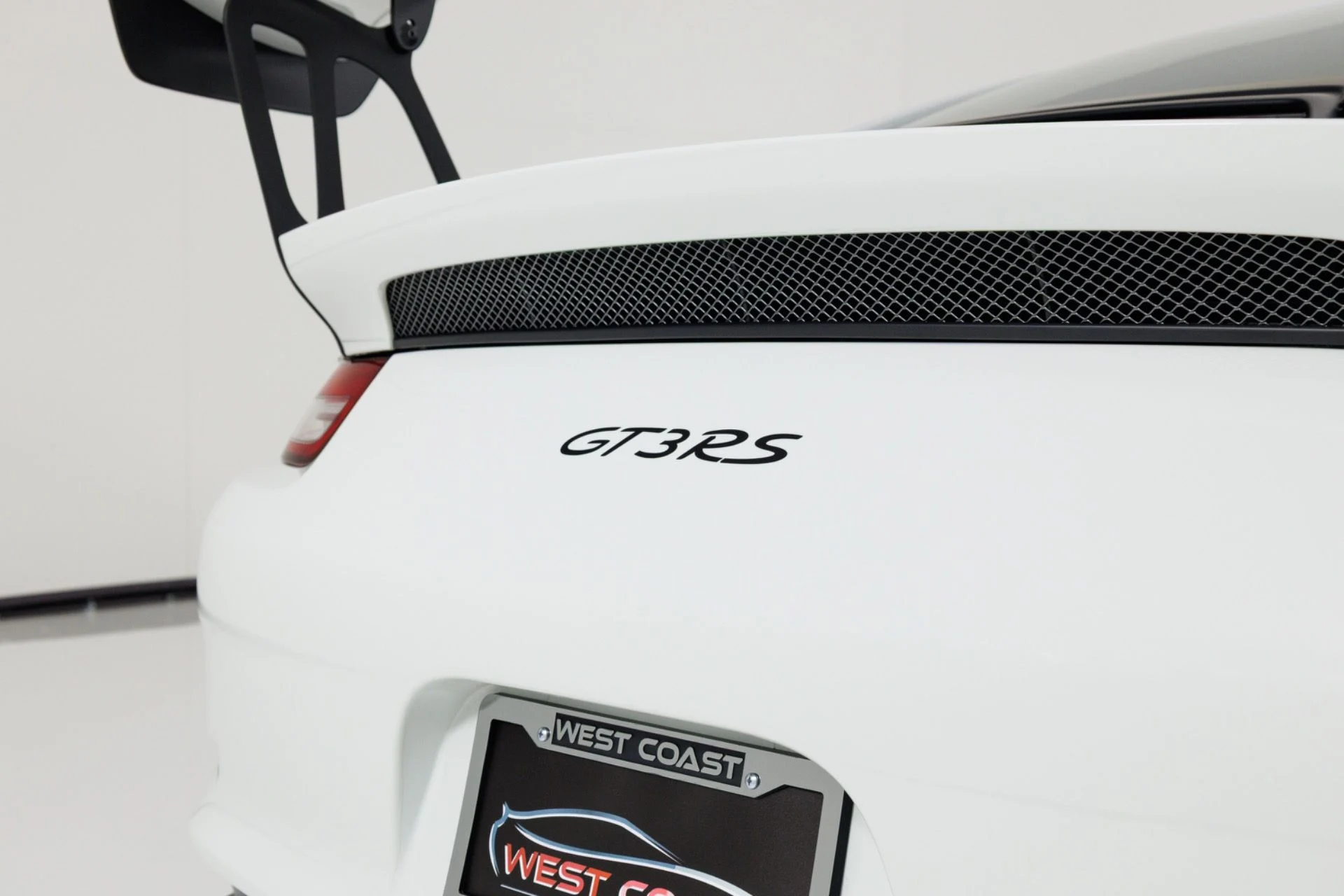 mph072_1097588574_Used_2016_Porsche_911_GT_3_RS_1775150697_d44cb74492