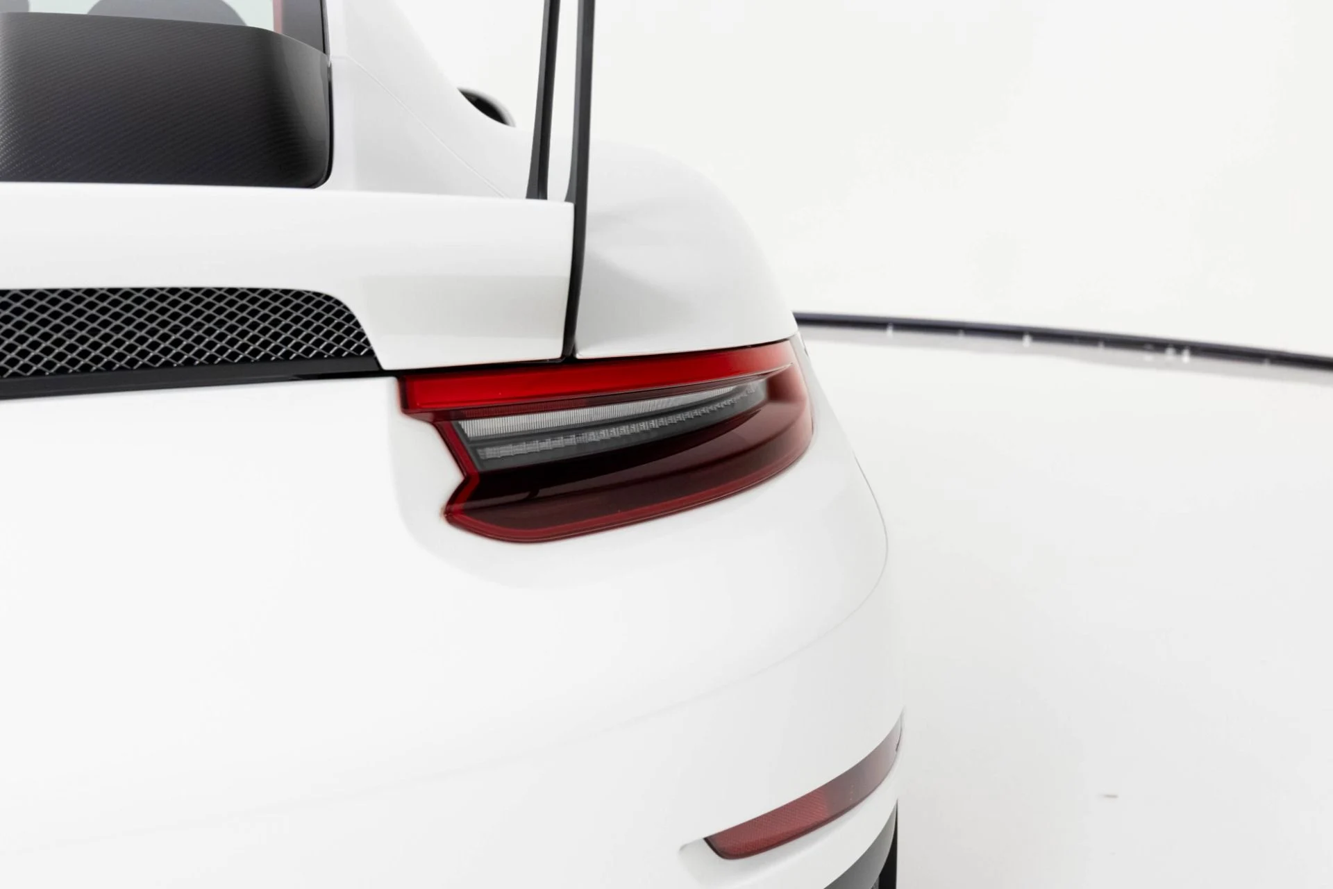 mph072_1109818397_Used_2018_Porsche_911_GT_2_RS_1763508422_615bdd7520