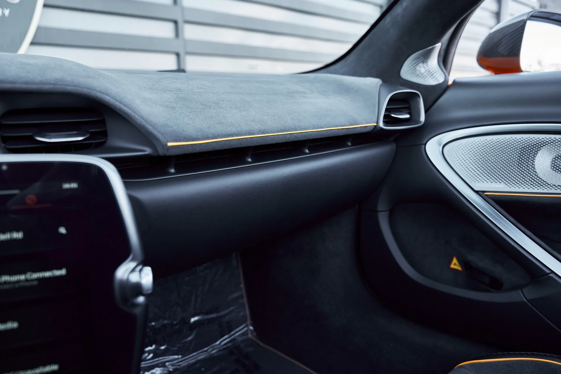 mph072_1148240715_Used_2025_Mc_Laren_Artura_Performance_1769481914_8dded91039