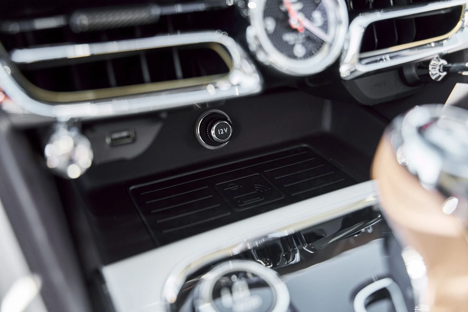 mph072_1178860541_Used_2023_Bentley_Flying_Spur_Hybrid_Odyssean_Edition_1770692545_61386fc357