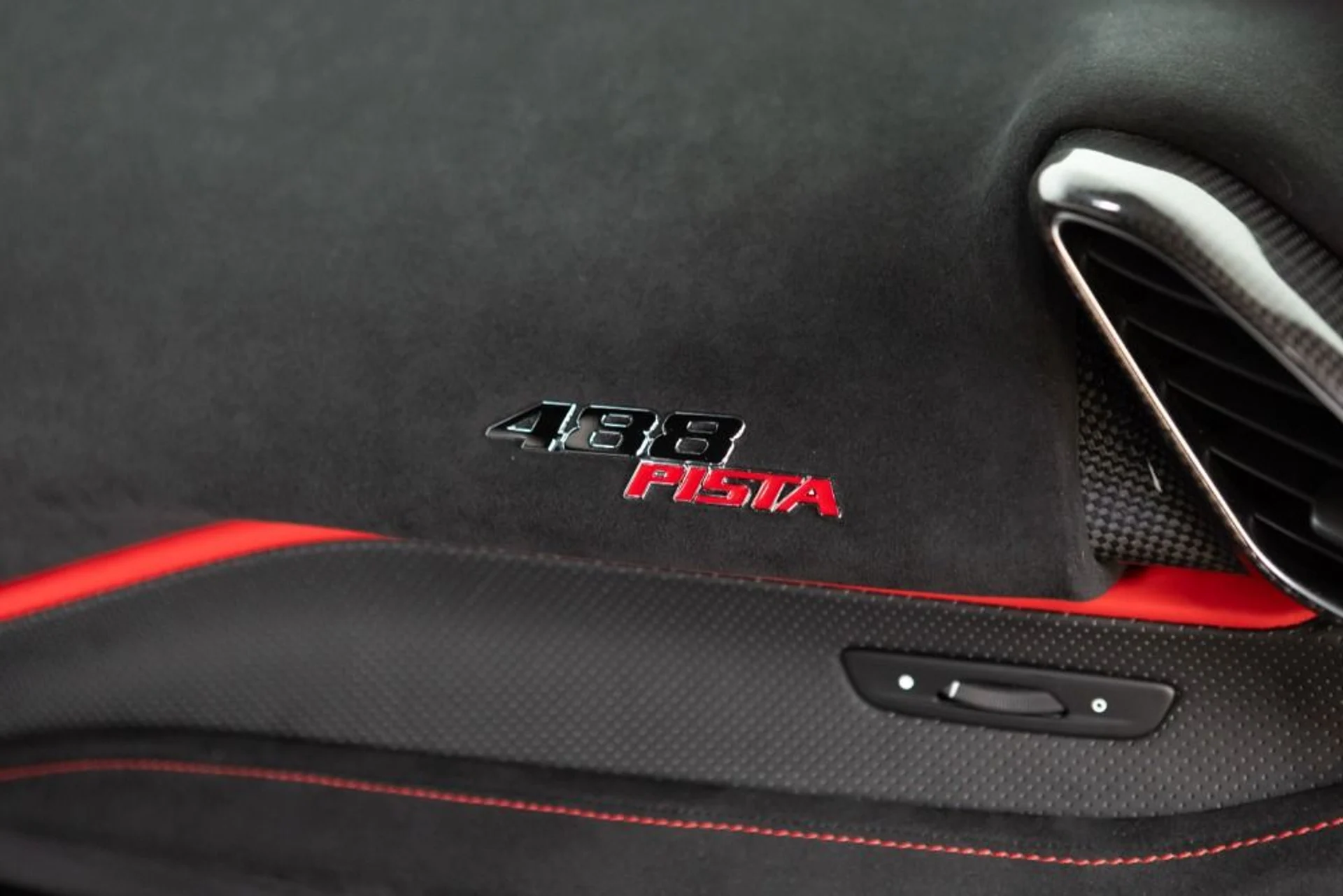 mph072_1182211522_Used_2020_Ferrari_488_Pista_6daea11ef7