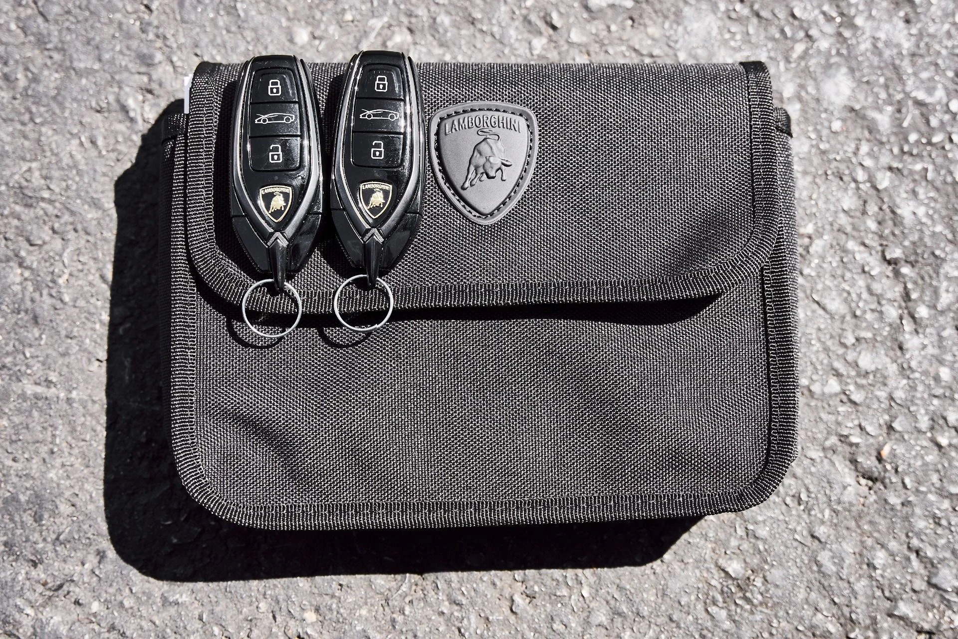 mph072_1237807903_Used_2025_Lamborghini_Revuelto_Base_1774300569_aec065456f