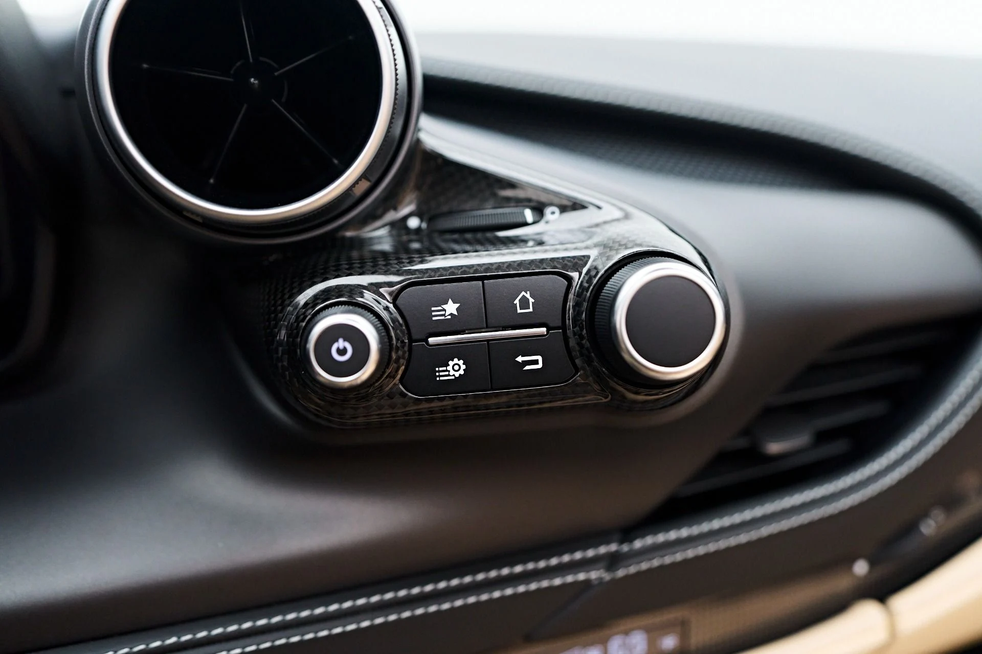 mph072_127376055_Used_2022_Ferrari_F8_Spider_Base_1769106989_5259e3553f