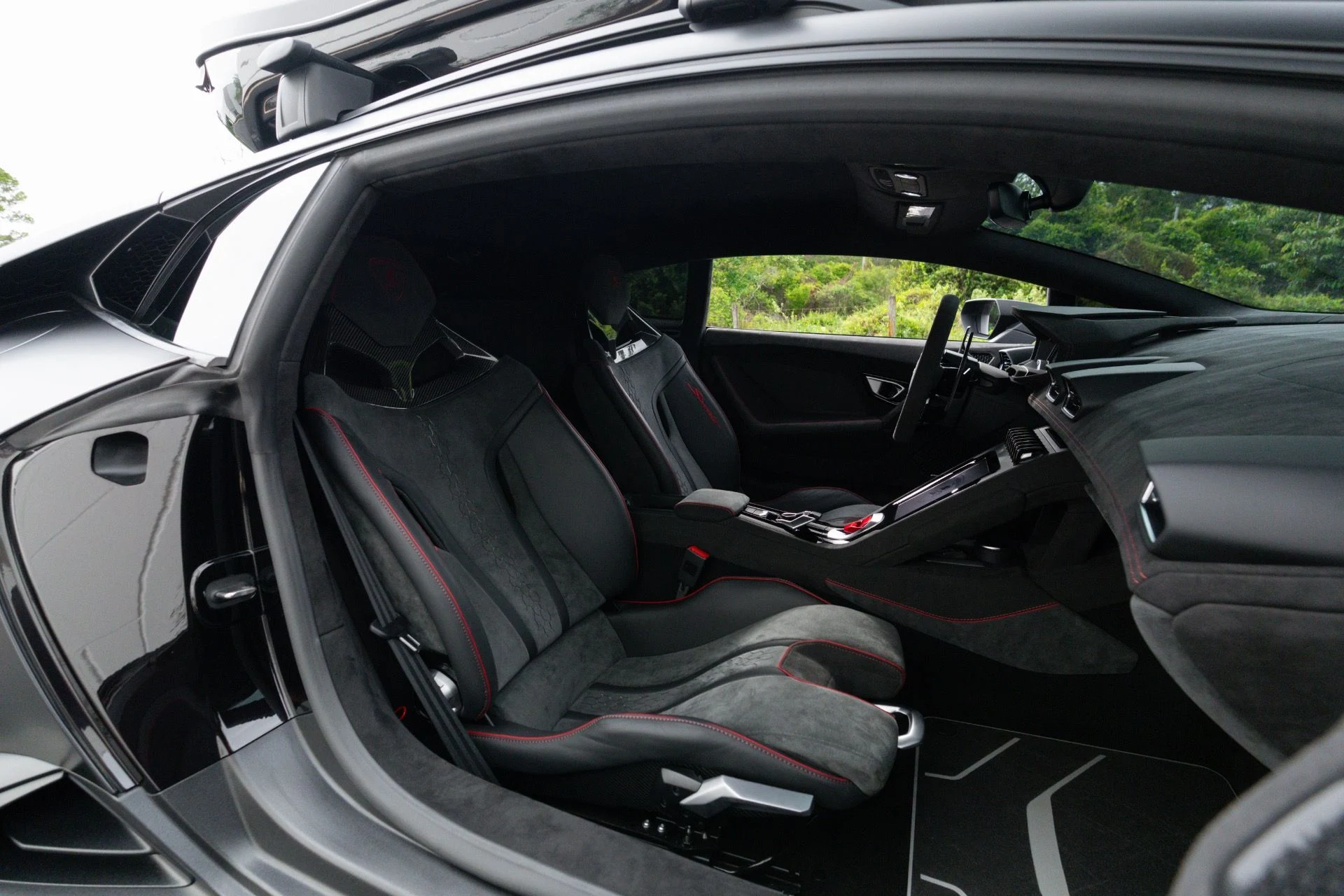 mph072_1307206364_Used_2024_Lamborghini_Huracan_Sterrato_1775279109_80748a17a9