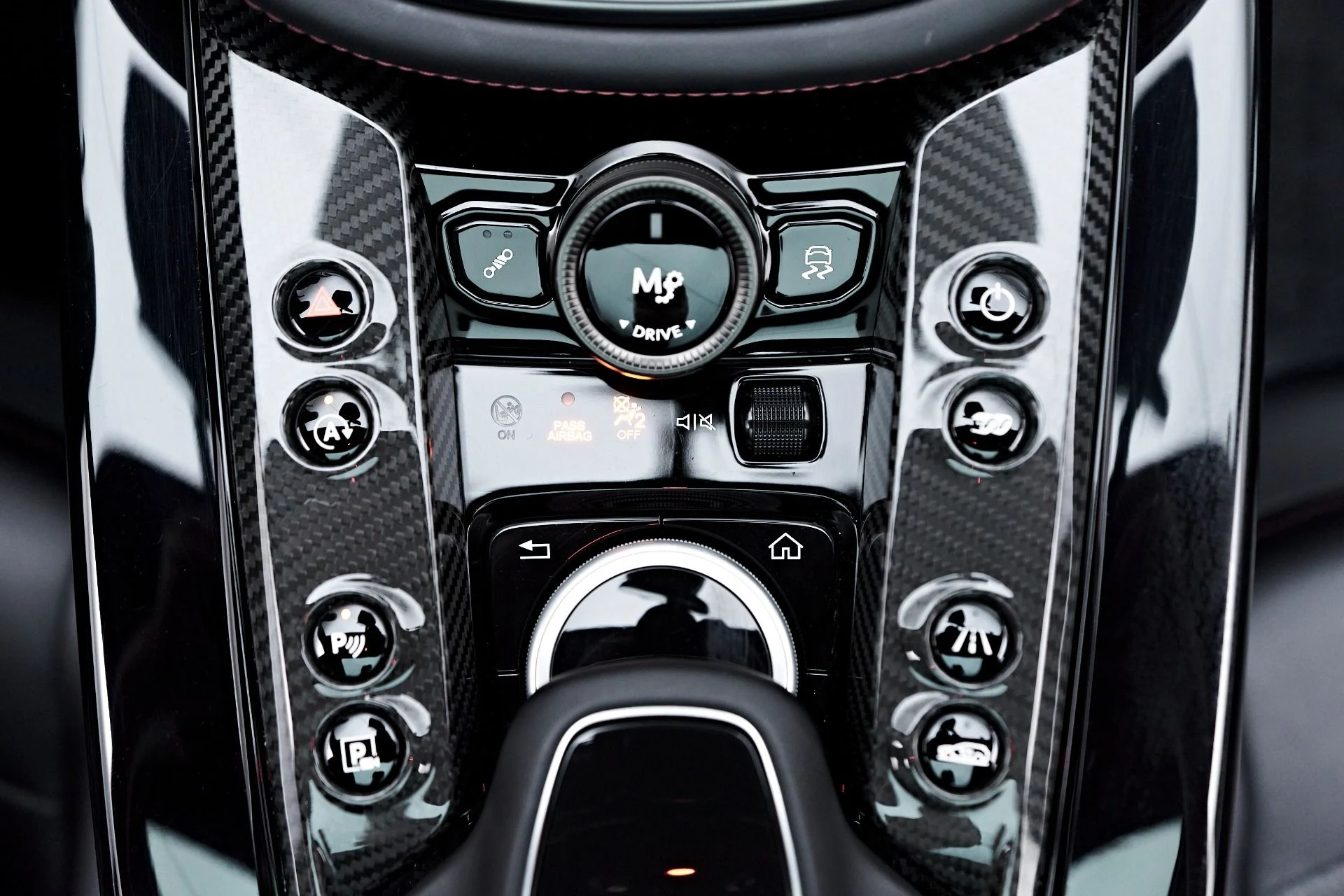 mph072_1375373592_Used_2023_Aston_Martin_DBX_707_1754786768_9bc60e0316