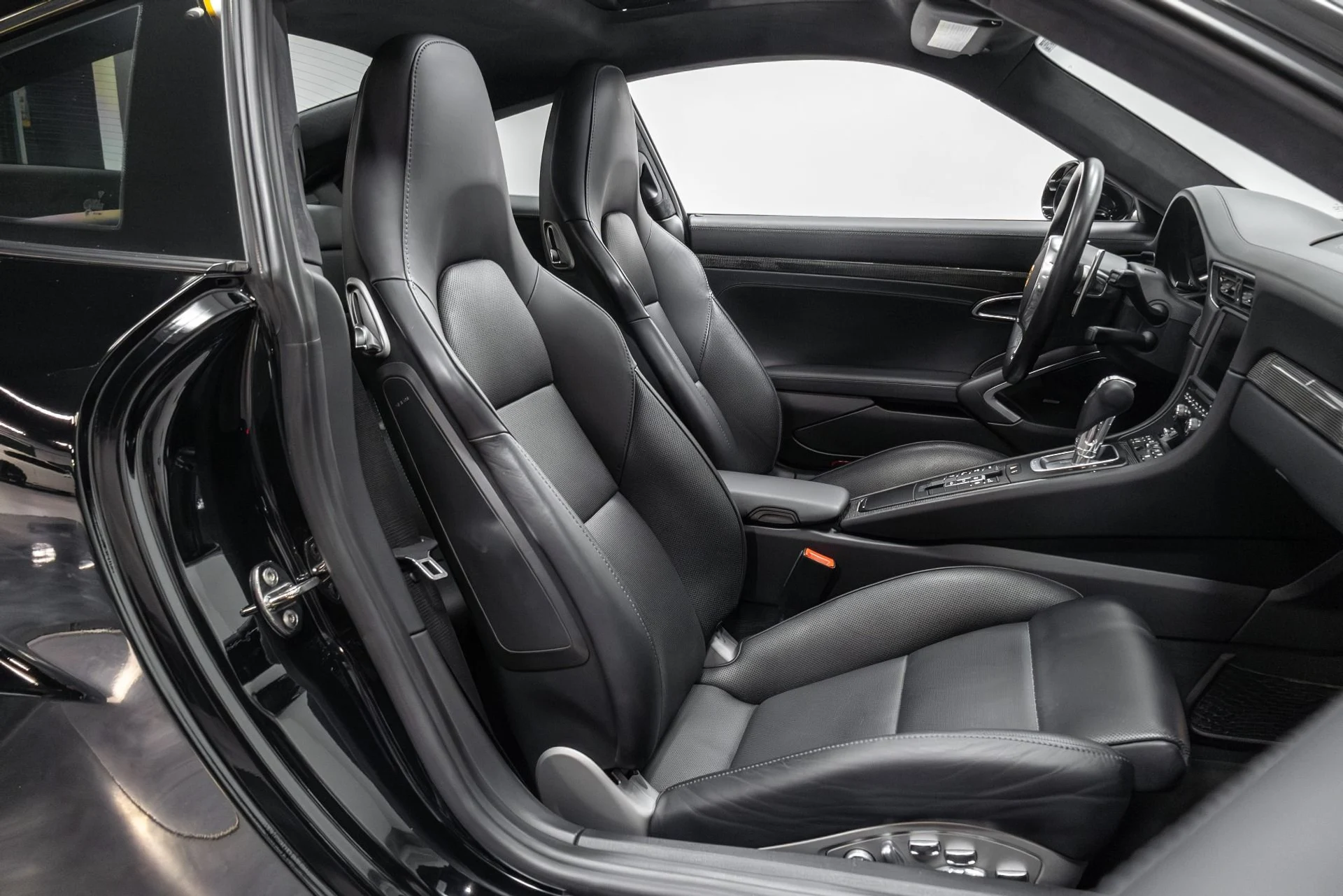 mph072_1446288080_Used_2015_Porsche_911_Turbo_S_1761834686_891a909b0a