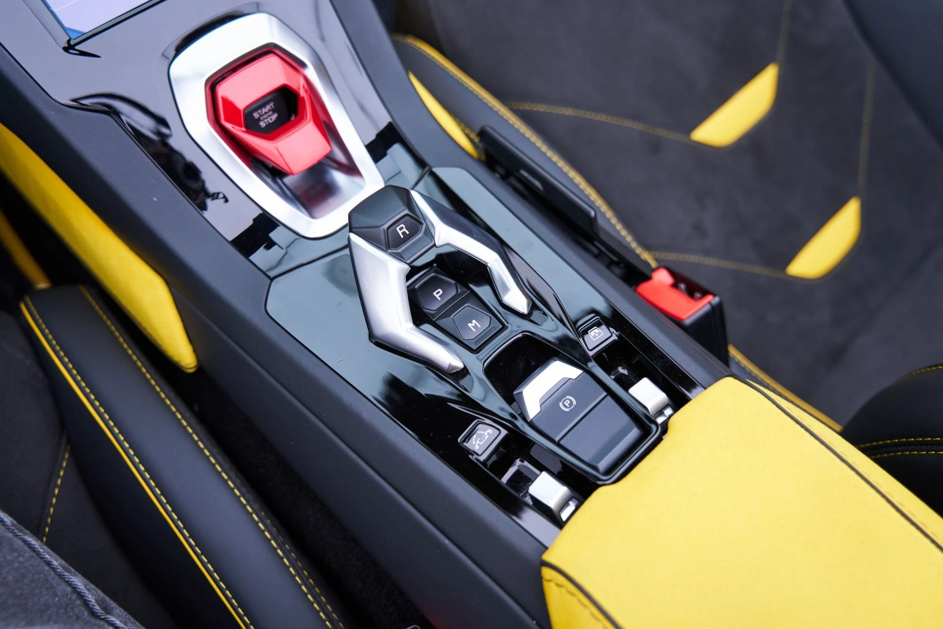 mph072_1504717949_Used_2024_Lamborghini_Huracan_1793135635_1cfc08a989
