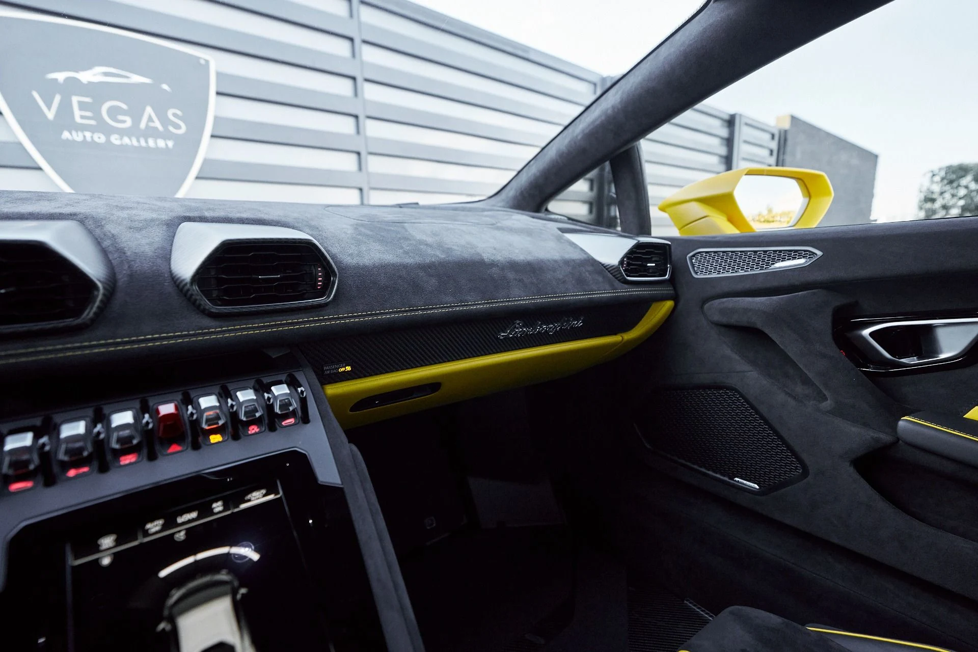 mph072_1567349622_Used_2023_Lamborghini_Huracan_Tecnica_Base_1765333606_e7dfa23a67