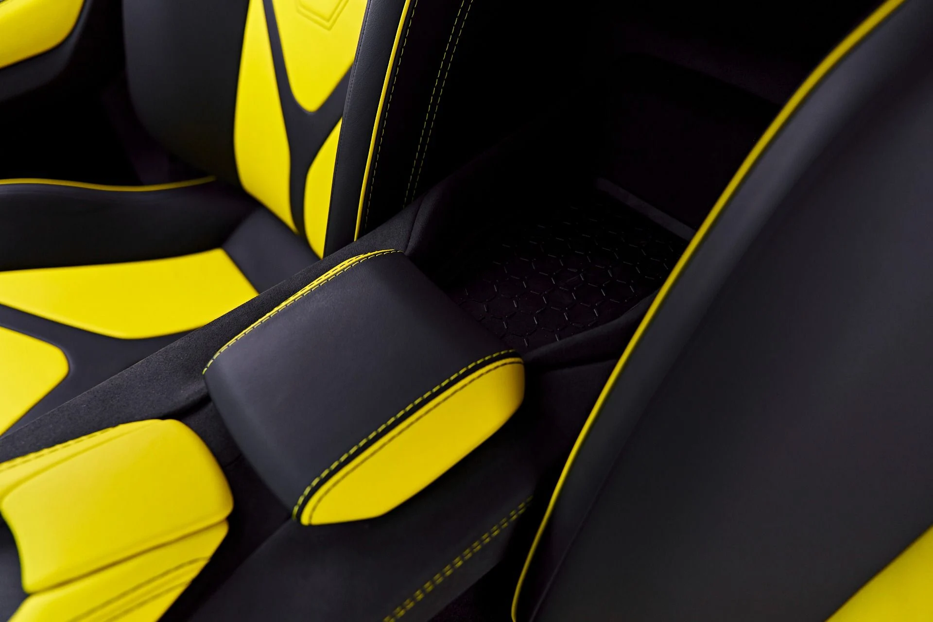 mph072_1610632407_Used_2026_Lamborghini_Revuelto_Base_1782198323_3783e23723