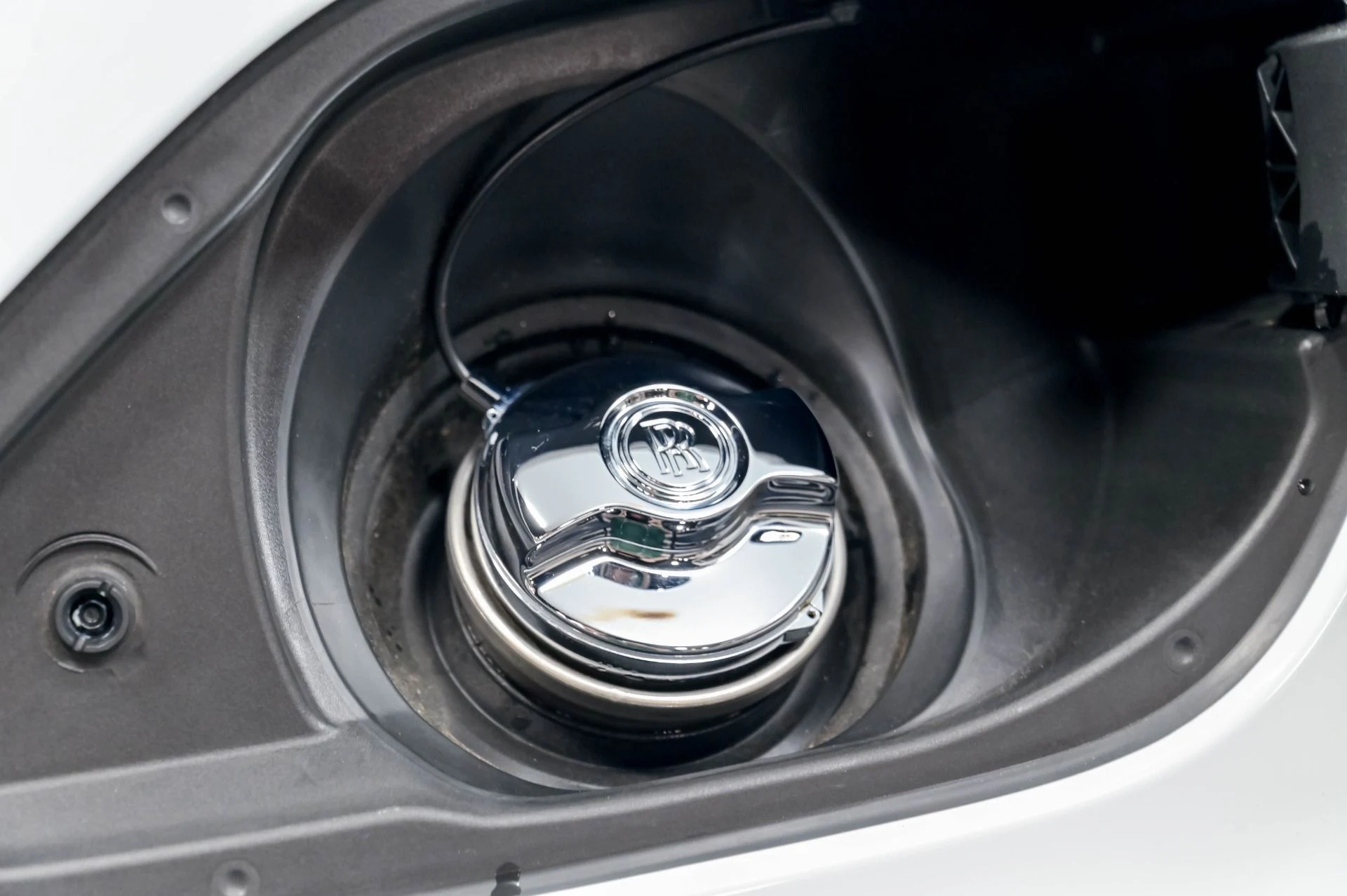 mph072_1637602728_Used_2022_Rolls_Royce_Phantom_1778542434_53ef5d689e