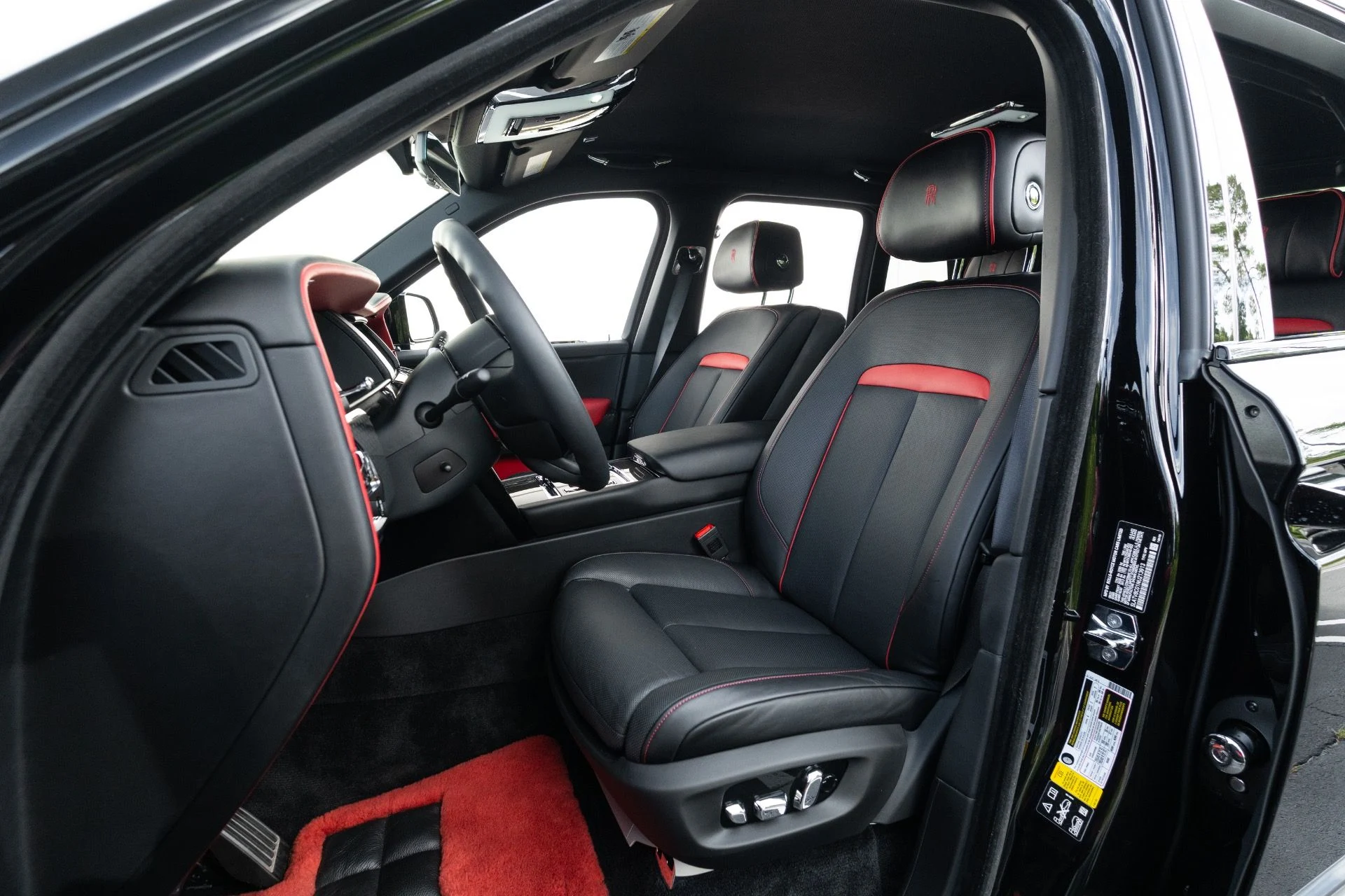 mph072_1672321442_Used_2022_Rolls_Royce_Black_Badge_Cullinan_1776130970_c5f63d8998