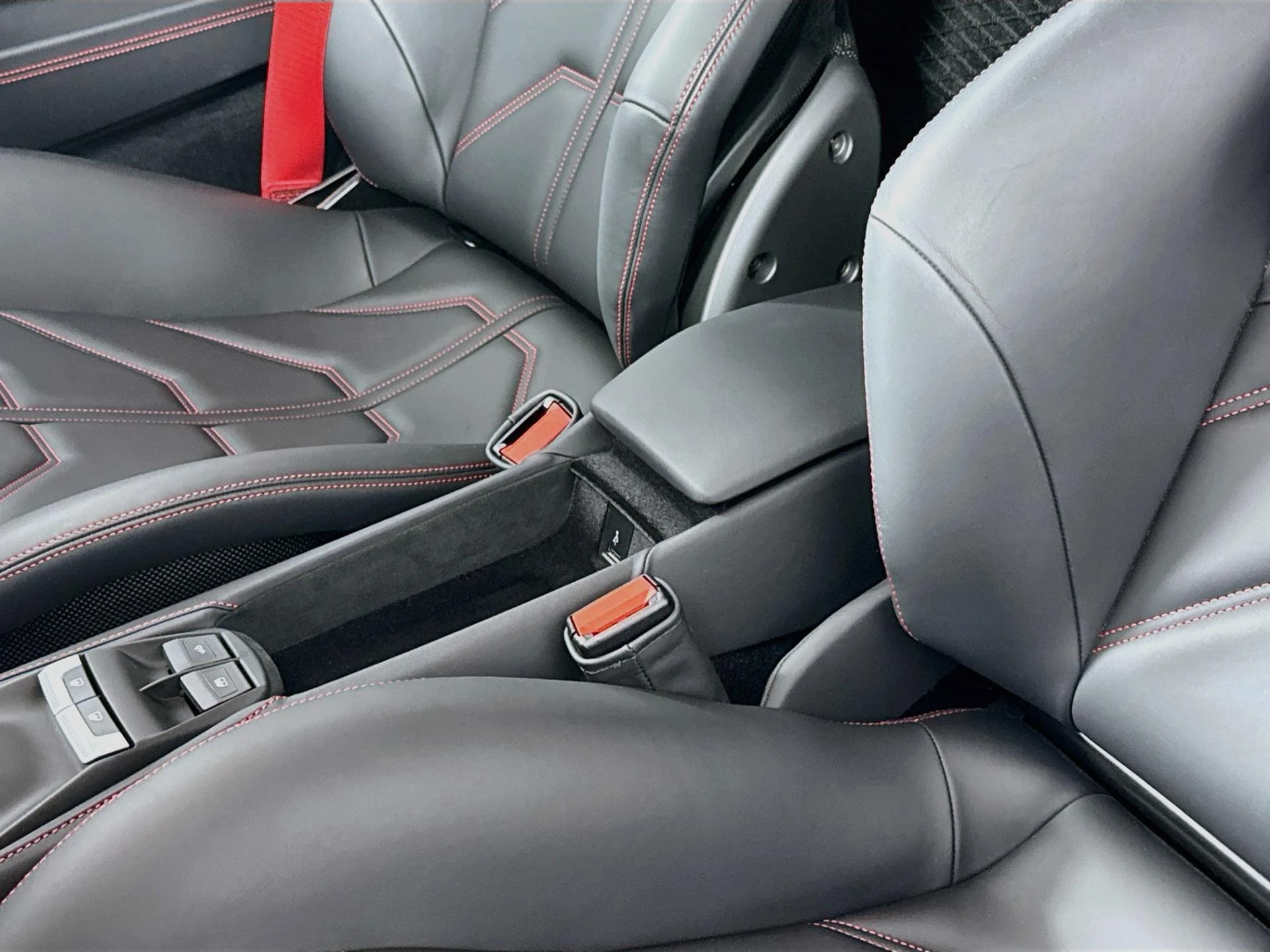 mph072_184305353_Used_2019_Ferrari_488_Spider_1787009372_811508526e