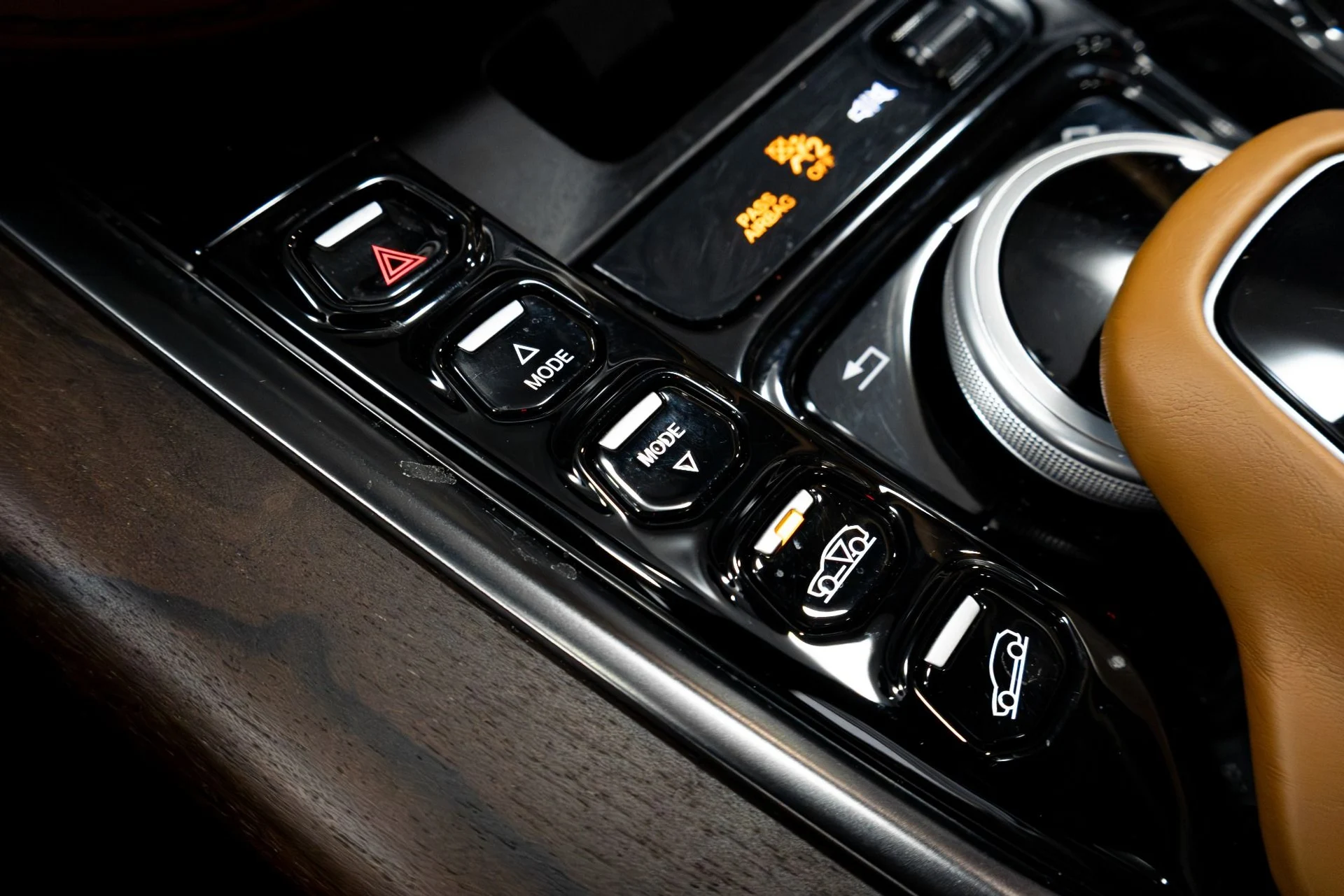 mph072_1900451704_Used_2021_Aston_Martin_DBX_1770088523_c0d5123382