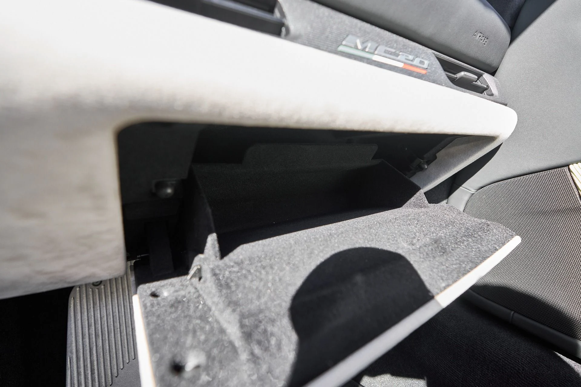 mph072_1904002129_Used_2023_Maserati_MC_20_Cielo_1761946977_999531f750