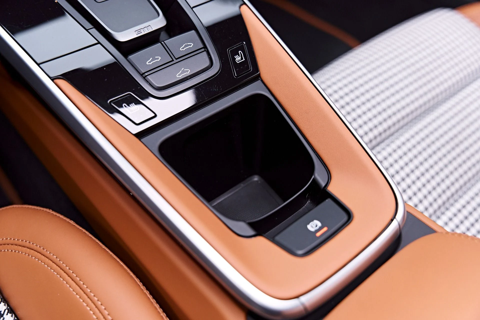 mph072_195767504_Used_2024_Porsche_911_Turbo_S_1777505322_cf262a263e