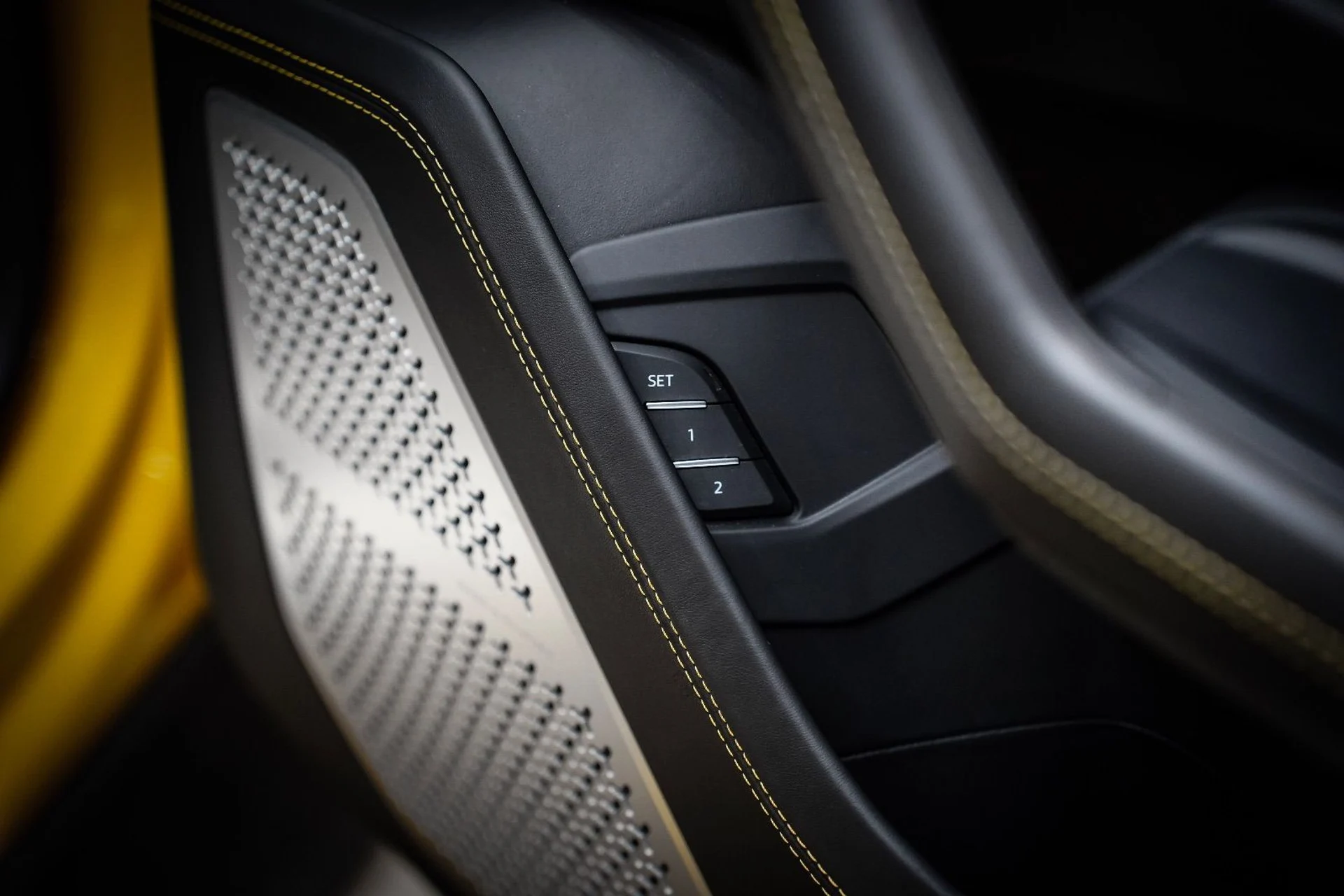 mph072_1959861377_37414663_01654_2020_lamborghini_urus_103_8e6db63c70