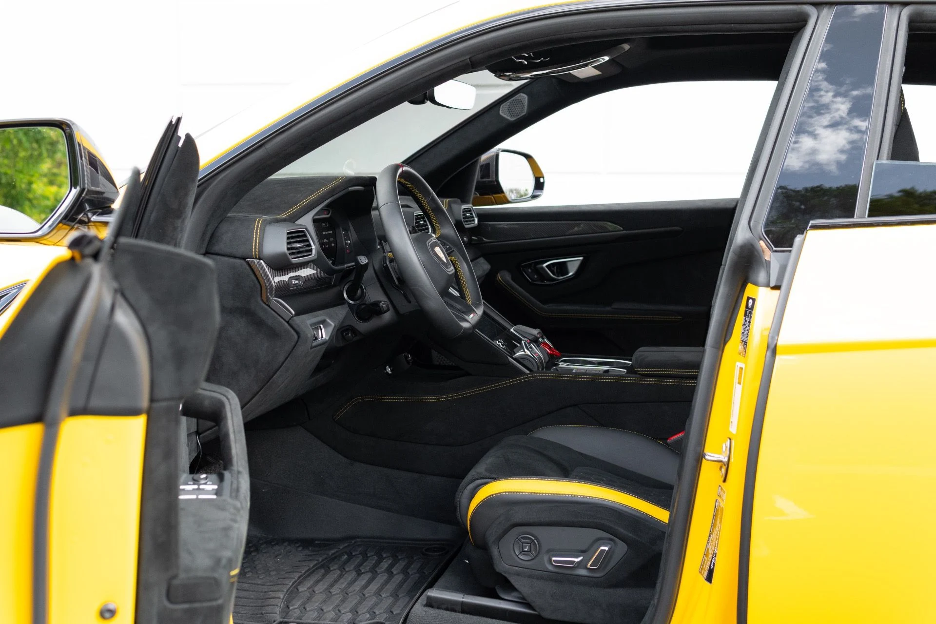 mph072_2045312751_Used_2024_Lamborghini_Urus_Performante_1773952194_cbc1ccd9fa