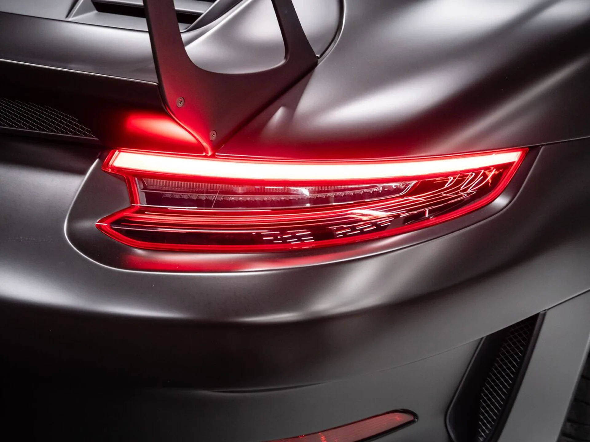 mph072_2058080127_porsche_911_2019_421362c4bf