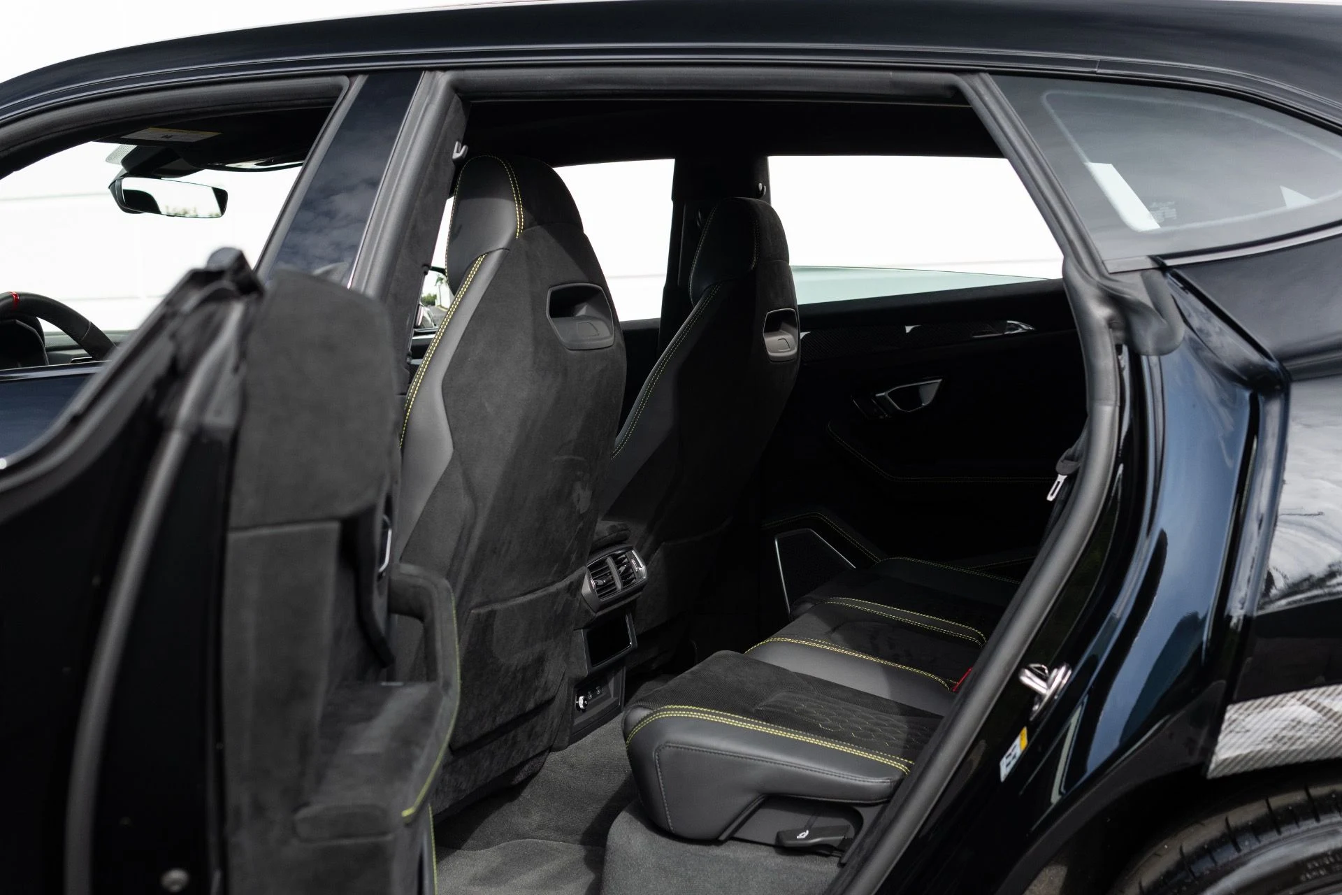 mph072_2167502200_Used_2024_Lamborghini_Urus_Performante_1774062617_071e644ea8