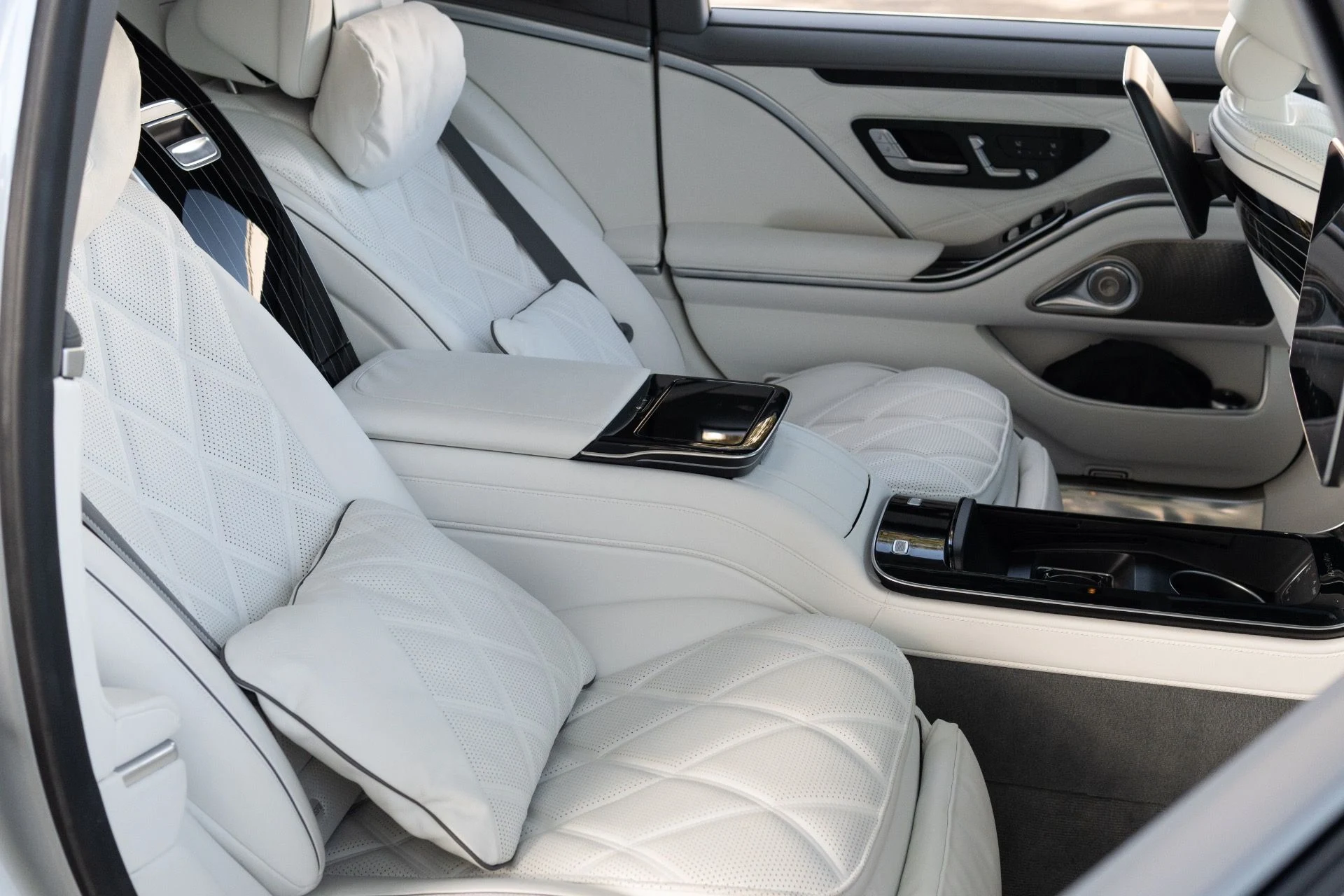 mph072_2340298905_Used_2022_Mercedes_Benz_S_Class_Mercedes_Maybach_S_580_4_MATIC_1769453531_c2bfd8412b