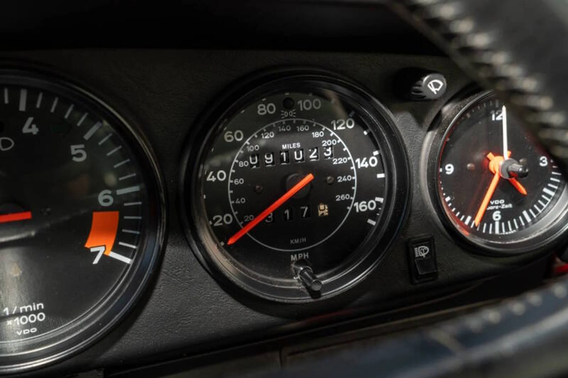 mph072_2373893028_1985_porsche_911_carrera_2dr_coupe_a8b5023b9f