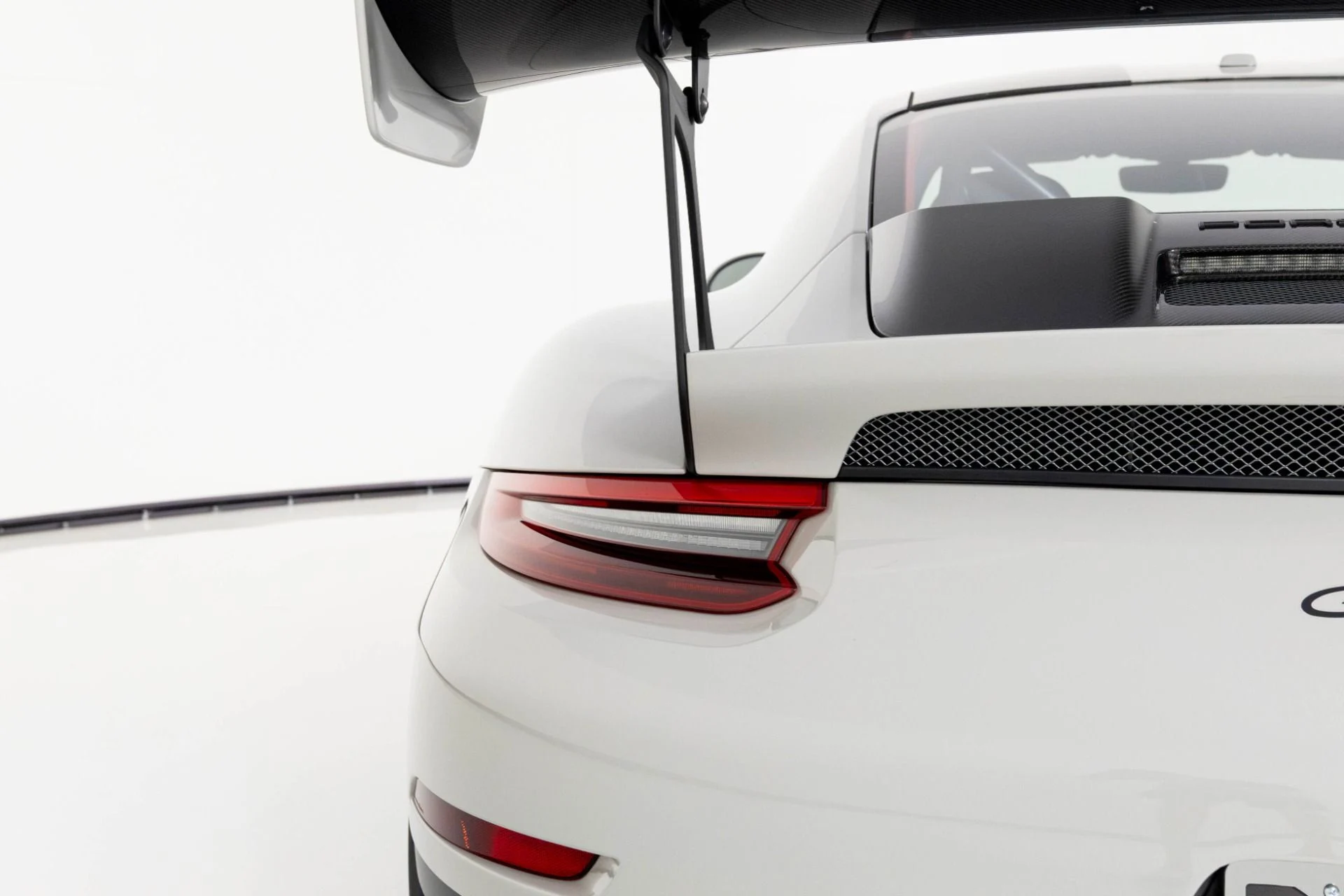 mph072_2379780565_Used_2018_Porsche_911_GT_2_RS_1762984513_9031db899a