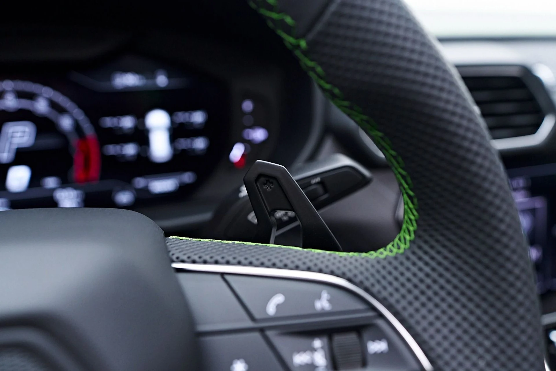 mph072_2396790049_Used_2024_Lamborghini_Urus_S_1745956869_22e1292f79