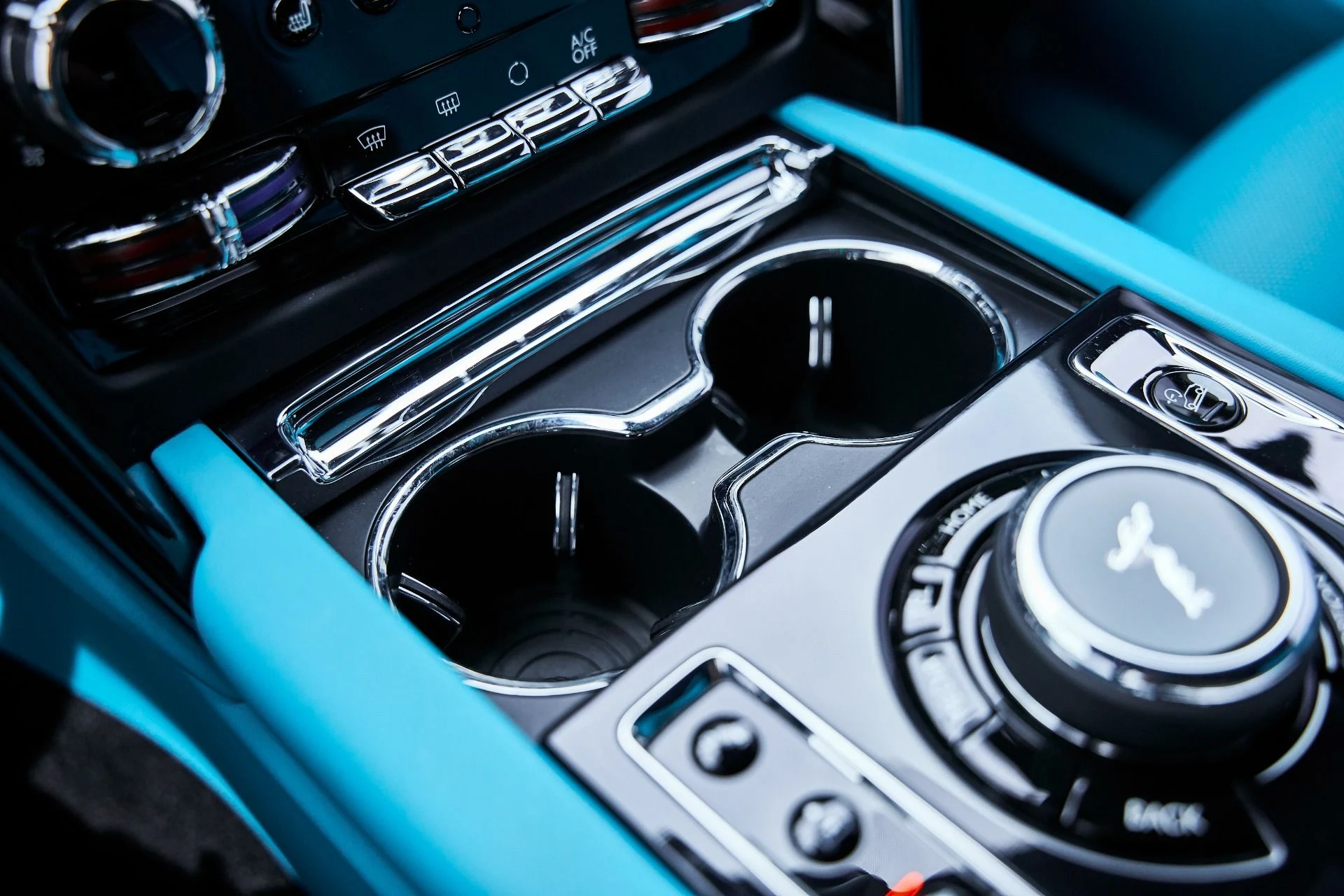 mph072_2421153657_Used_2025_Rolls_Royce_Cullinan_Black_Badge_1774912591_fd032c8454