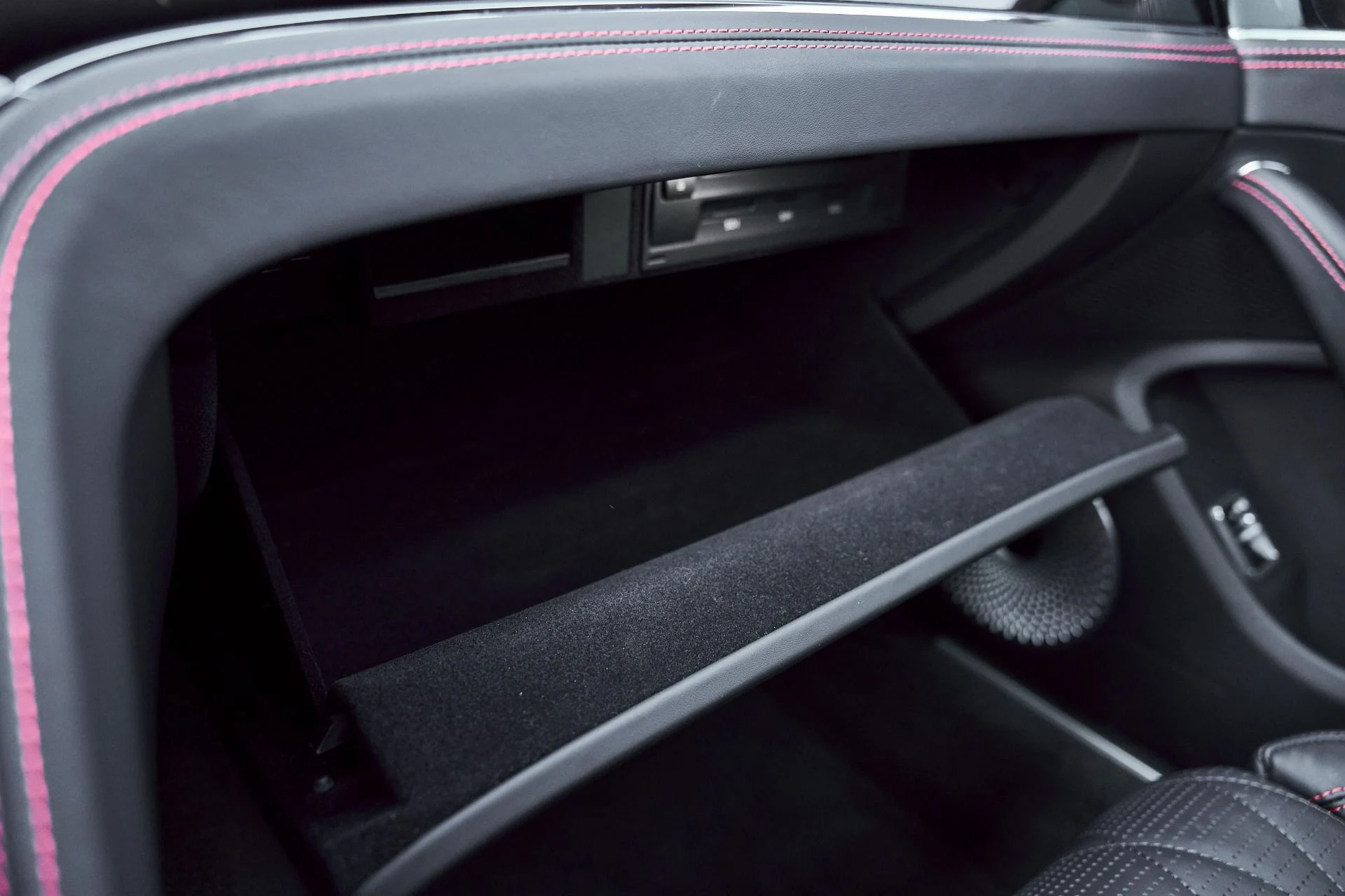 mph072_24530711_Used_2023_Bentley_Flying_Spur_S_1770950713_45ab74b0a7