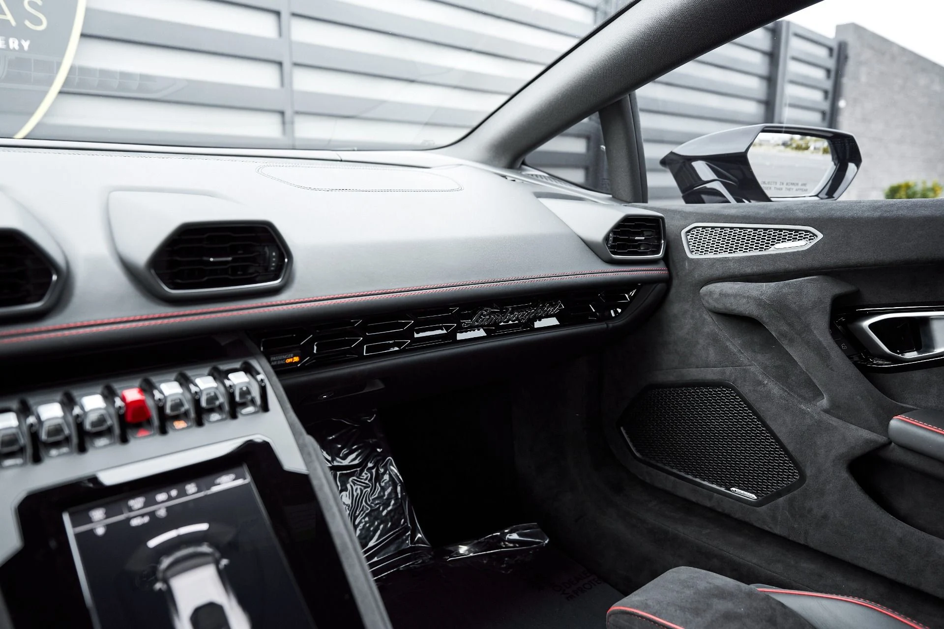 mph072_2462725112_Used_2023_Lamborghini_Huracan_Tecnica_Base_1766269132_21dab2ede2