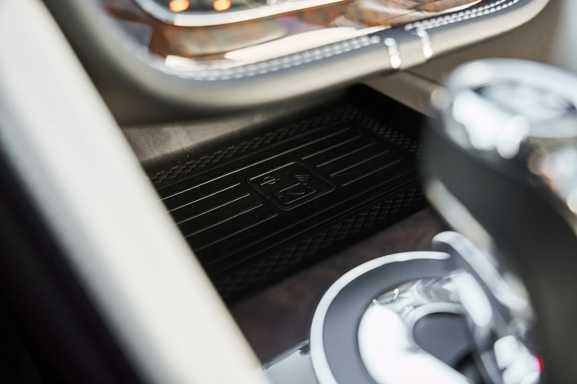 mph072_2473866566_Used_2023_Bentley_Bentayga_EWB_Azure_1773968915_88da392651